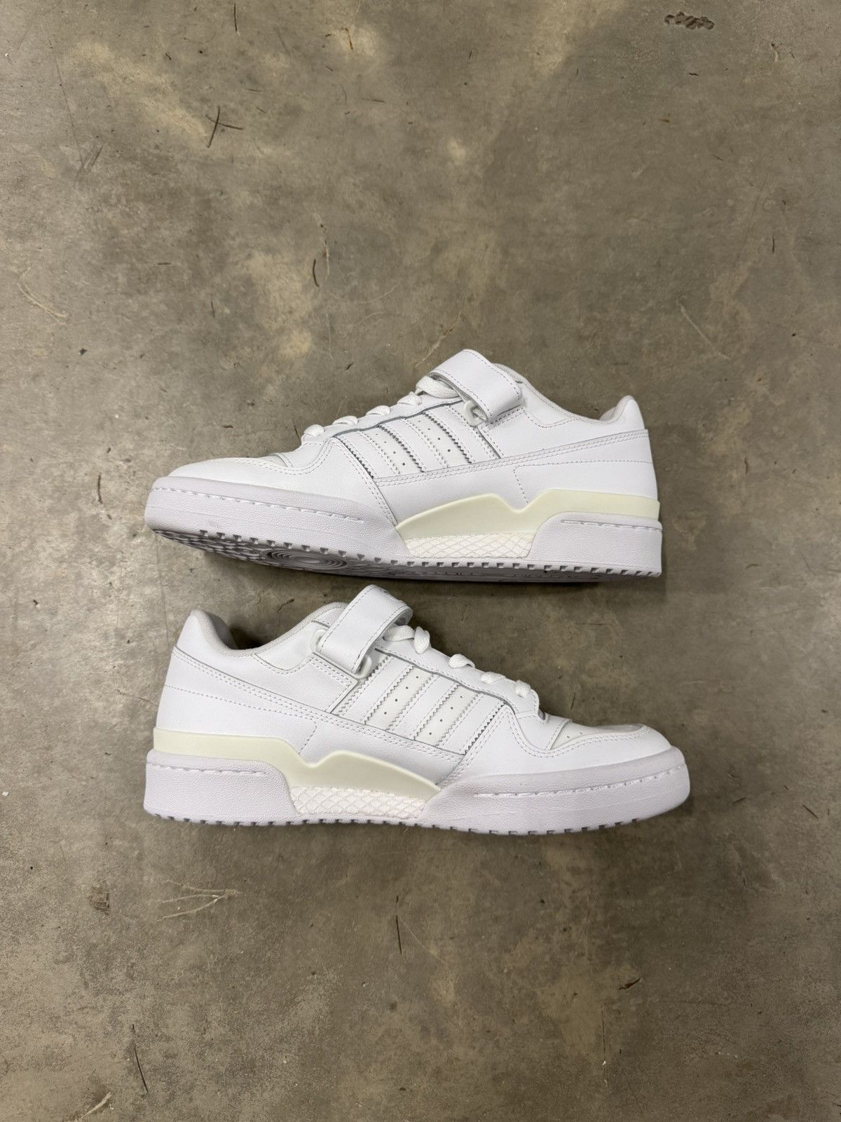 Adidas Adidas Forum Low Triple White Size 9.5 Size US 9.5 / EU 42-43 - 3 Thumbnail