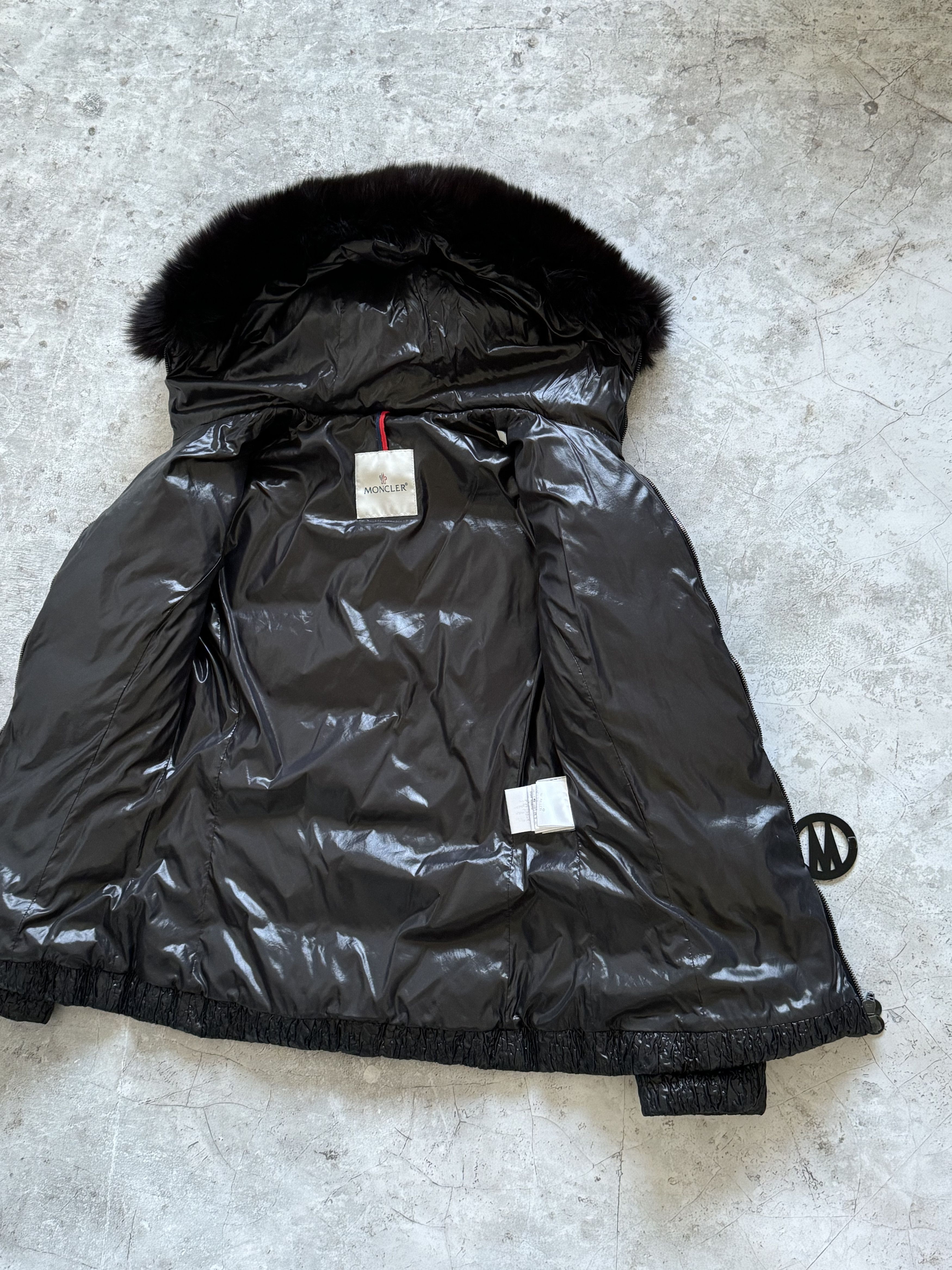 Moncler Moncler black embossed puffer jacket with fur Size M / US 6-8 / IT 42-44 - 8 Thumbnail