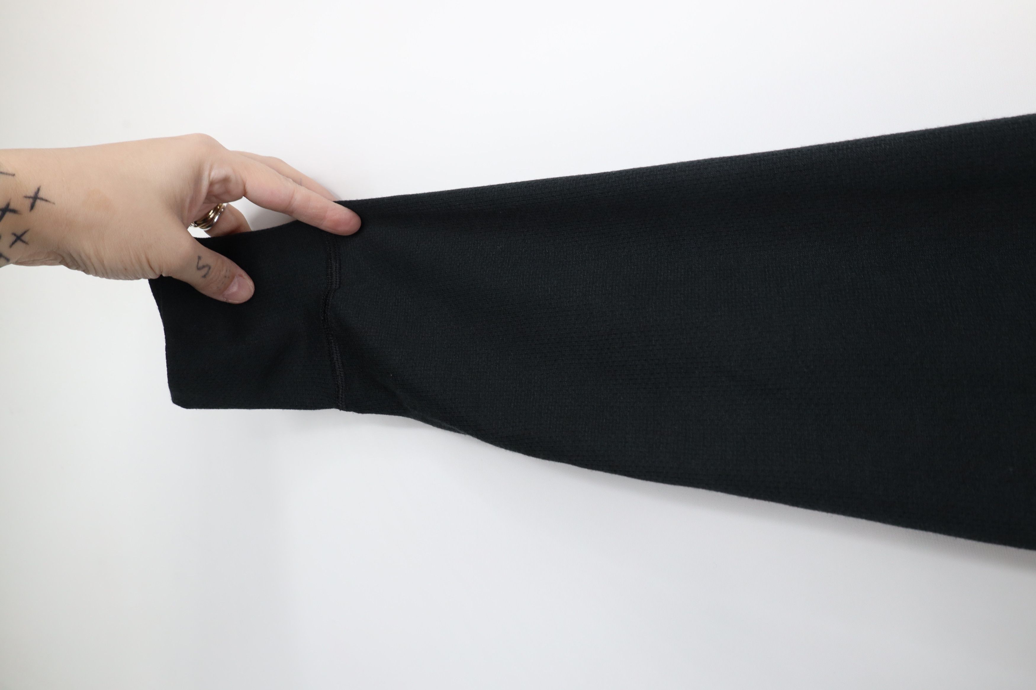 Carhartt × Vintage Vintage Carhartt Thermal Knit Long Sleeve T-Shirt Black Size US L / EU 52-54 / 3 - 7 Thumbnail