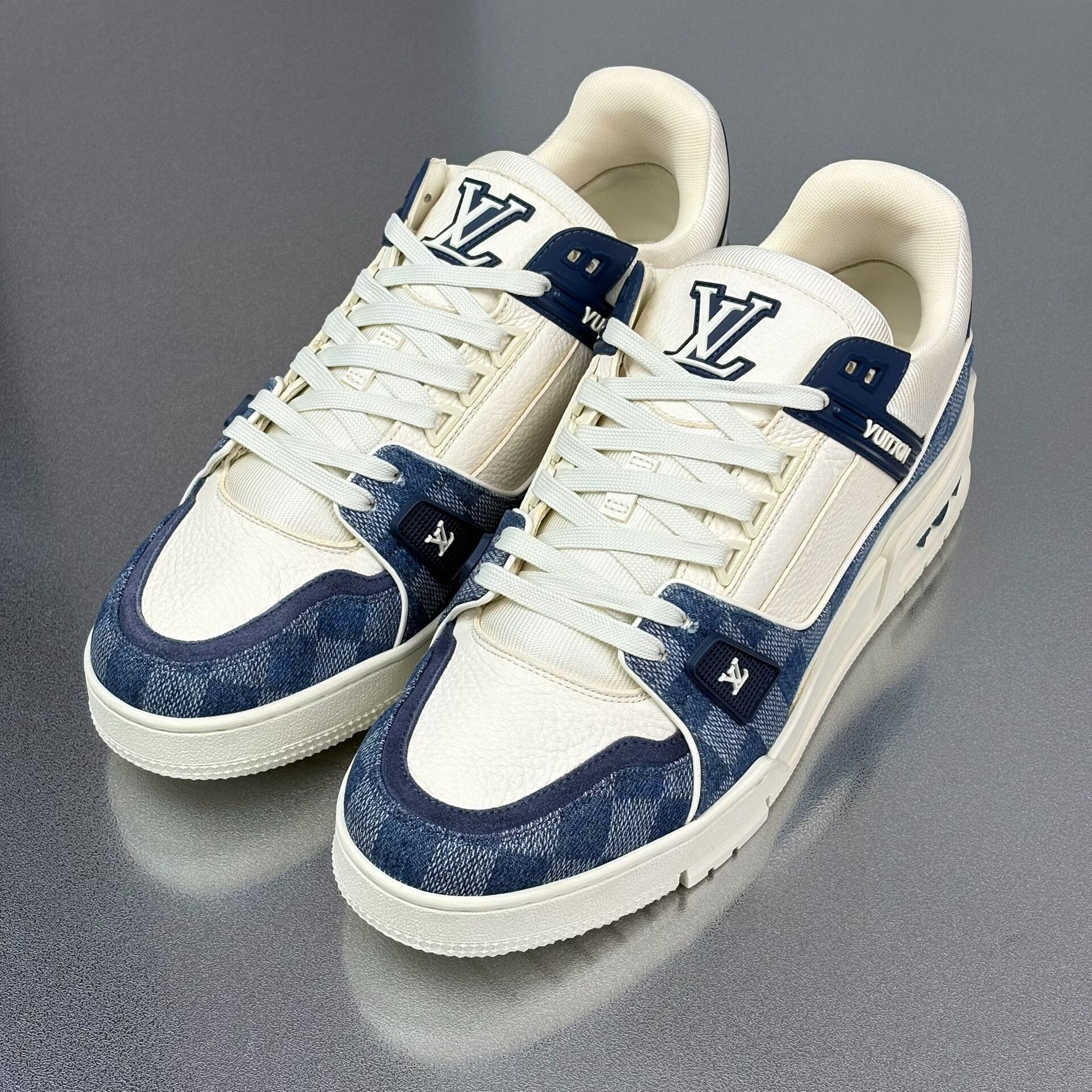 Louis Vuitton lv trainer white and blue sneakers Size US 10 / EU 43 - 1 Thumbnail