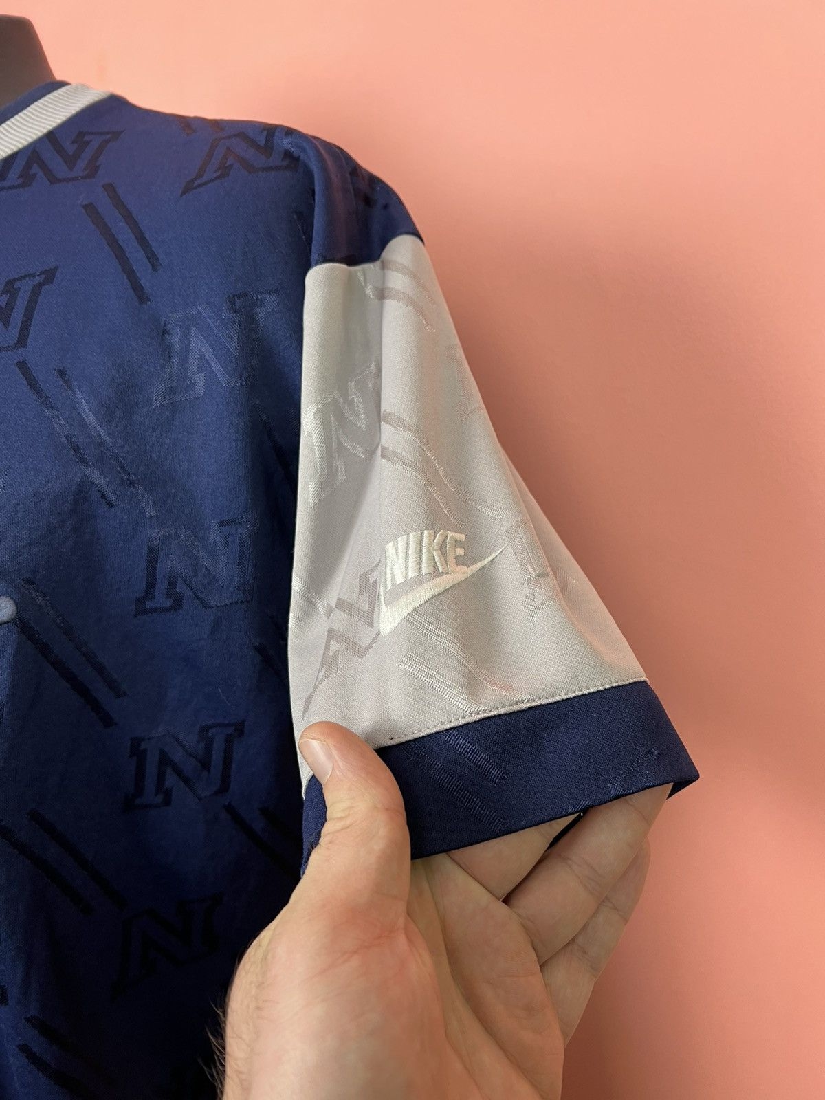 Vintage Nike vintage rare swoosh tee shirt monogram casual Size US L / EU 52-54 / 3 - 7 Thumbnail