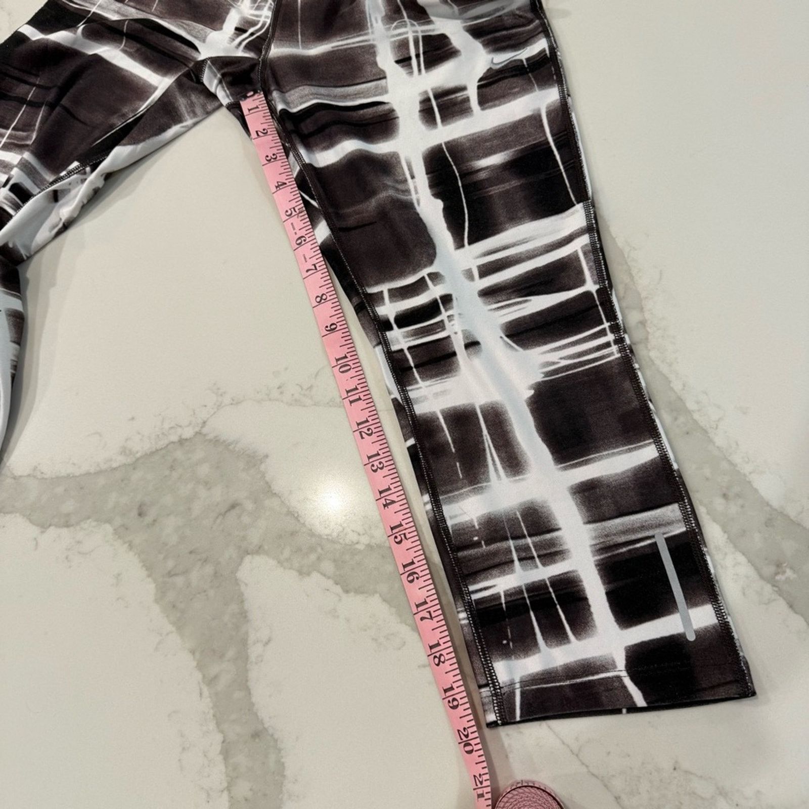 Nike Nike DriFit Running Athletic Crop Leggings Womens Medium Size 30" / US 8 / IT 44 - 11 Thumbnail