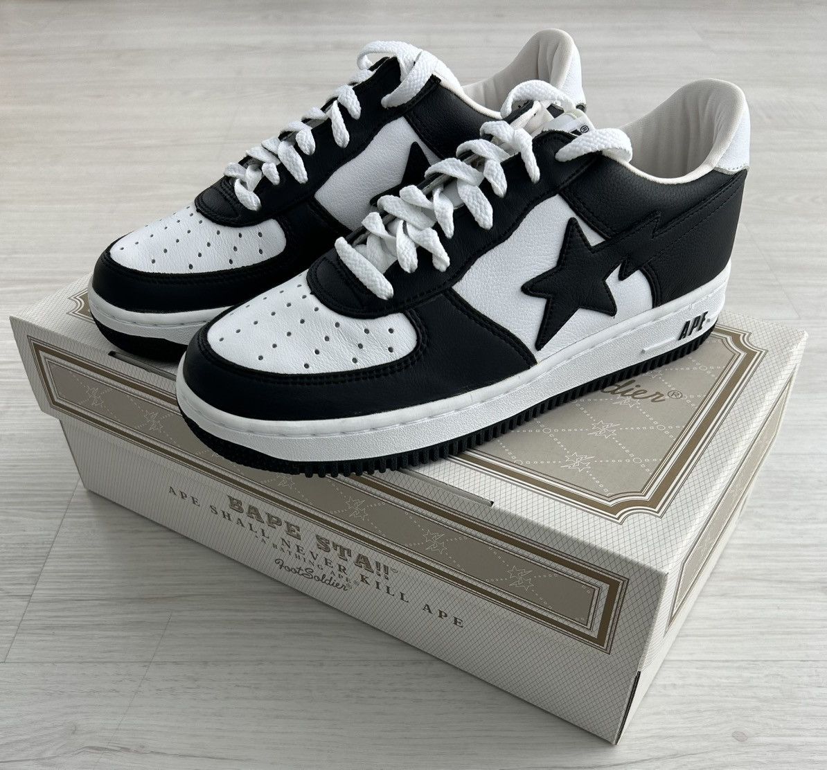 Bape VERY RARE OG 2001 A BATHING APE 1ST BLACK/WHITE BAPESTA Size US 9 / EU 42 - 1 Thumbnail