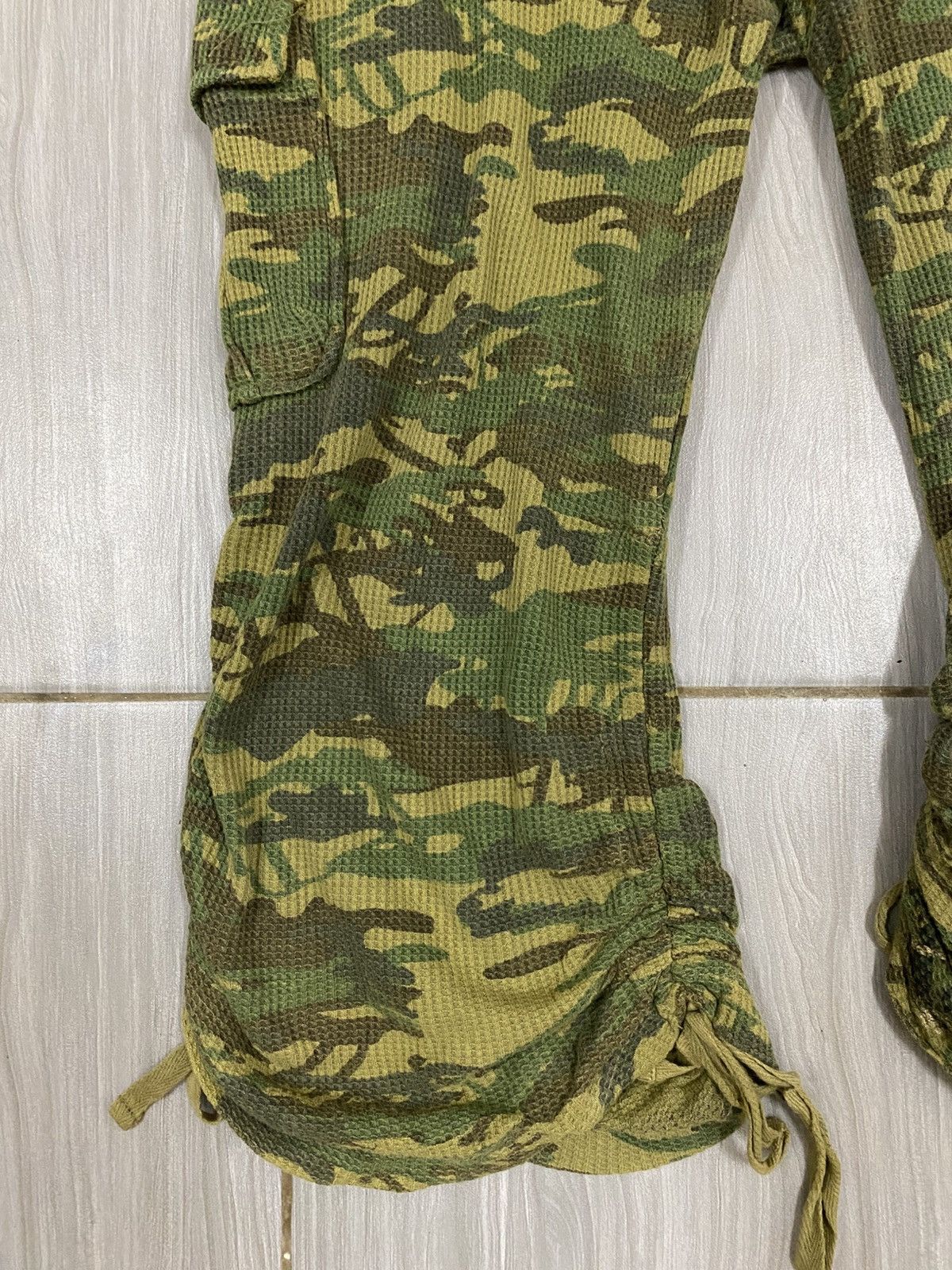 Von Dutch Vintage Von Dutch Camouflage Cargo Pants Size US 30 / EU 46 - 4 Thumbnail