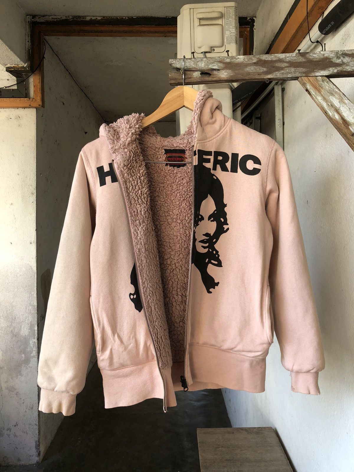 Hysteric Glamour Rare🔥 Vintage Hysteric Glamour Big Logo Distressed Hoodie Size M / US 6-8 / IT 42-44 - 3 Thumbnail
