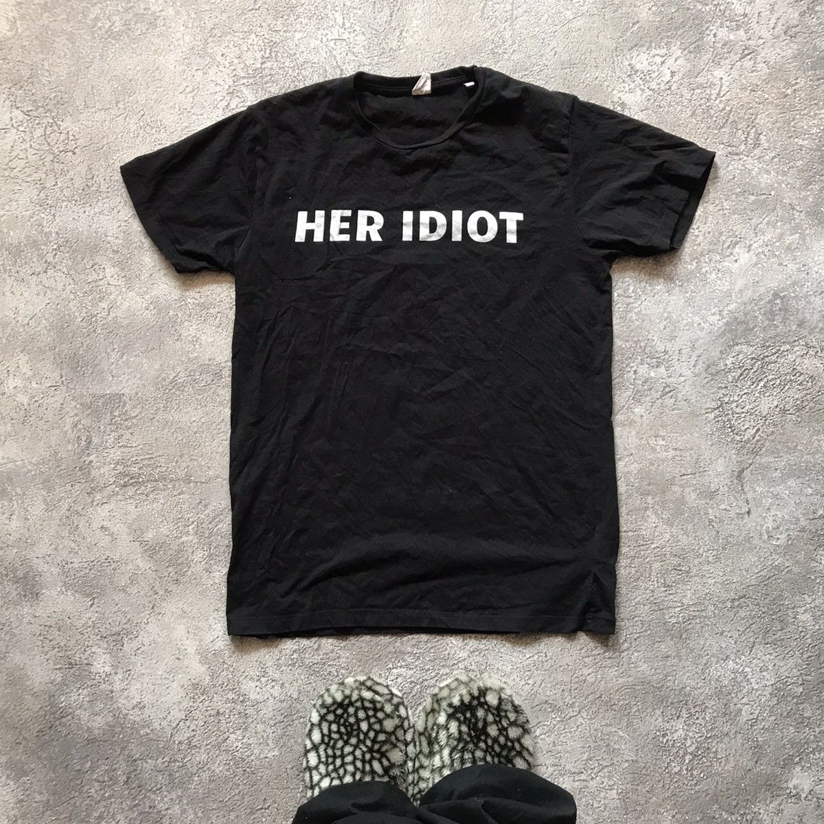 Vintage Vintage Y2K Graphic Slogan Tee Her Idiot Funny Black Denim L Size US L / EU 52-54 / 3 - 1 Thumbnail