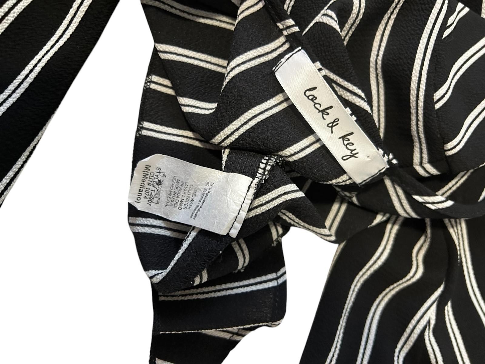 Designer Trendy Black & White Striped Crop Top with Tie Front Size M / US 6-8 / IT 42-44 - 6 Thumbnail