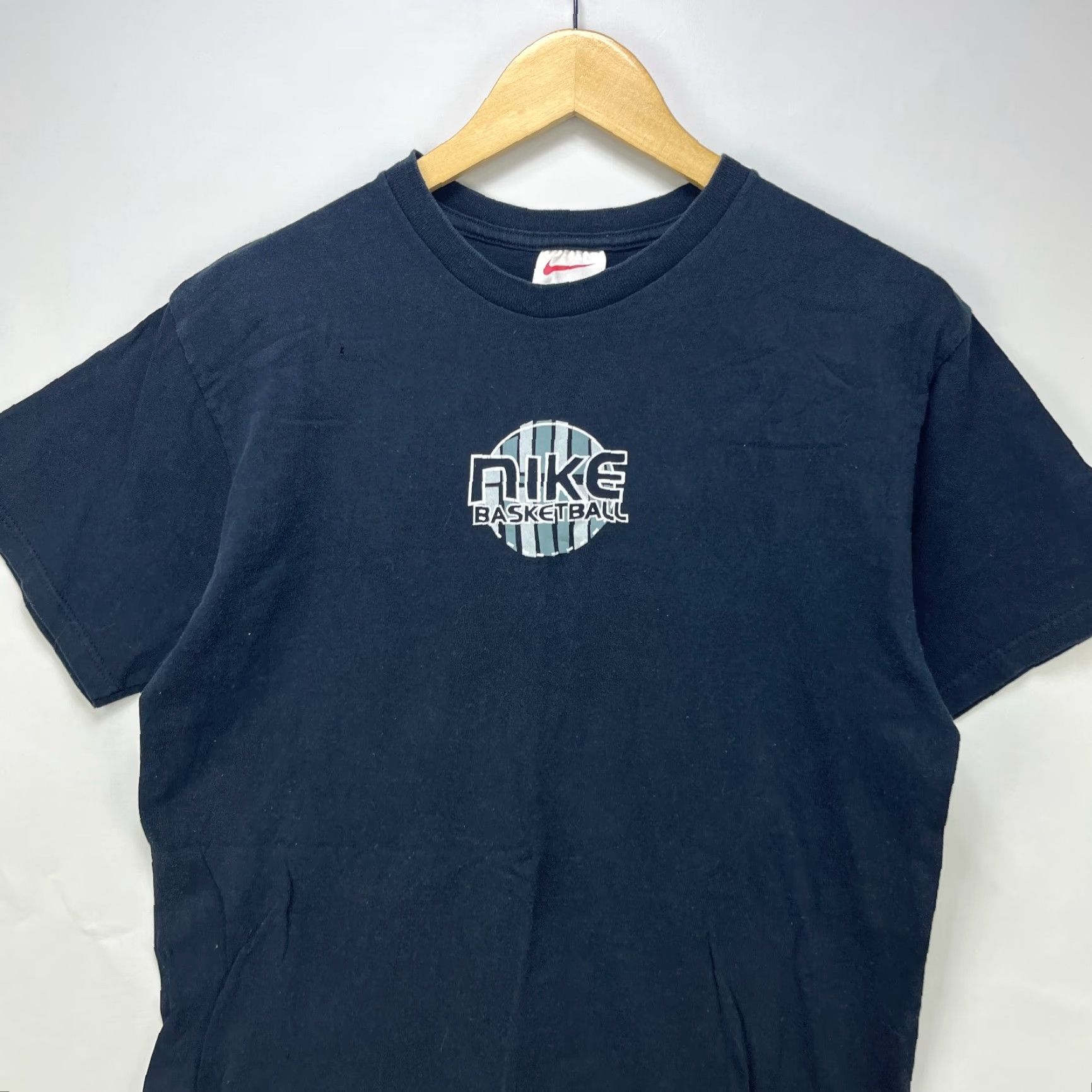 Nike VINTAGE Nike Basketball T-Shirt Small Mens 90s Black Made in USA Size US S / EU 44-46 / 1 - 5 Thumbnail