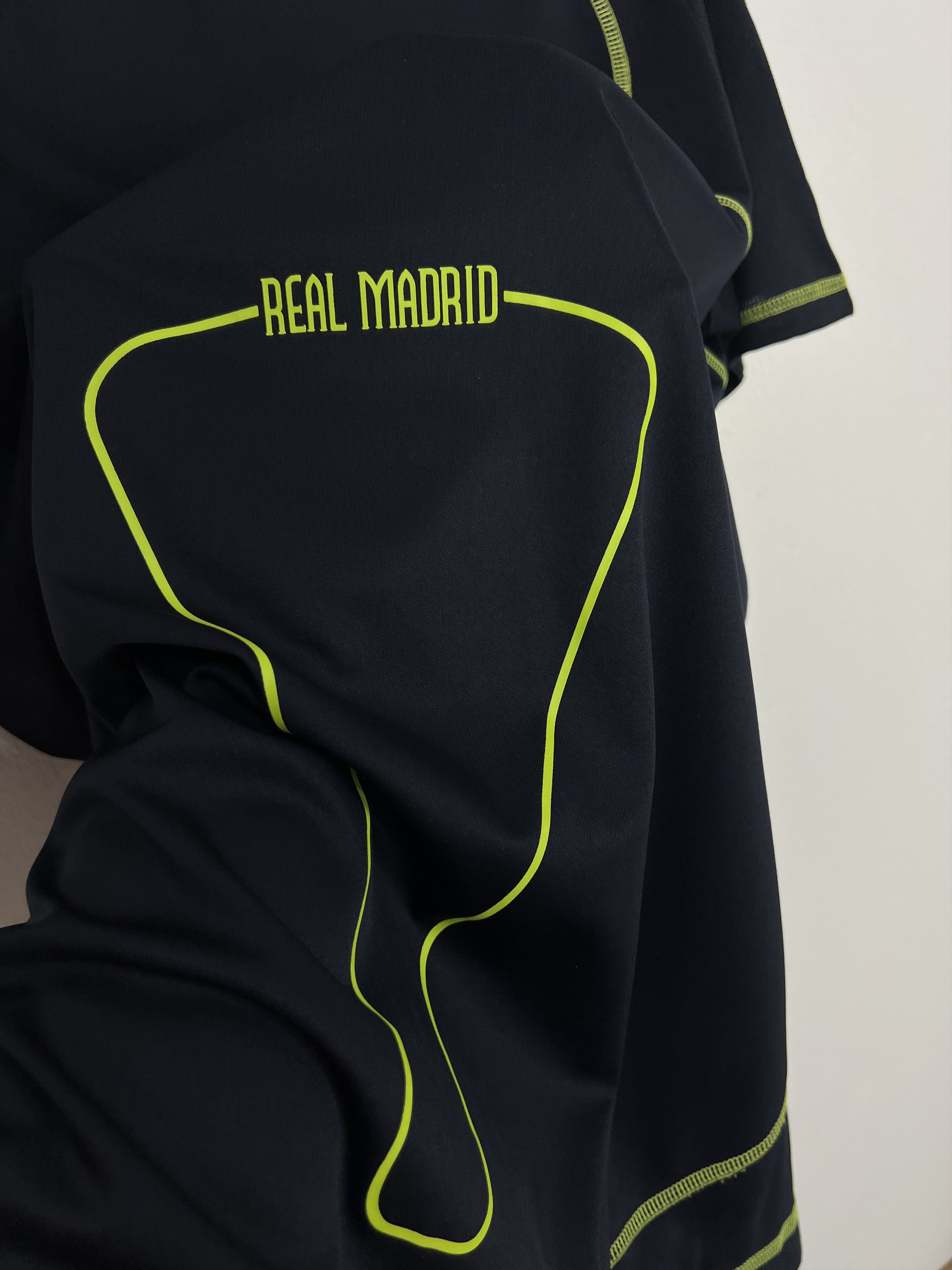 Adidas Real Madrid football shirt Train Soccer Formotion Jersey Size US L / EU 52-54 / 3 - 10 Thumbnail
