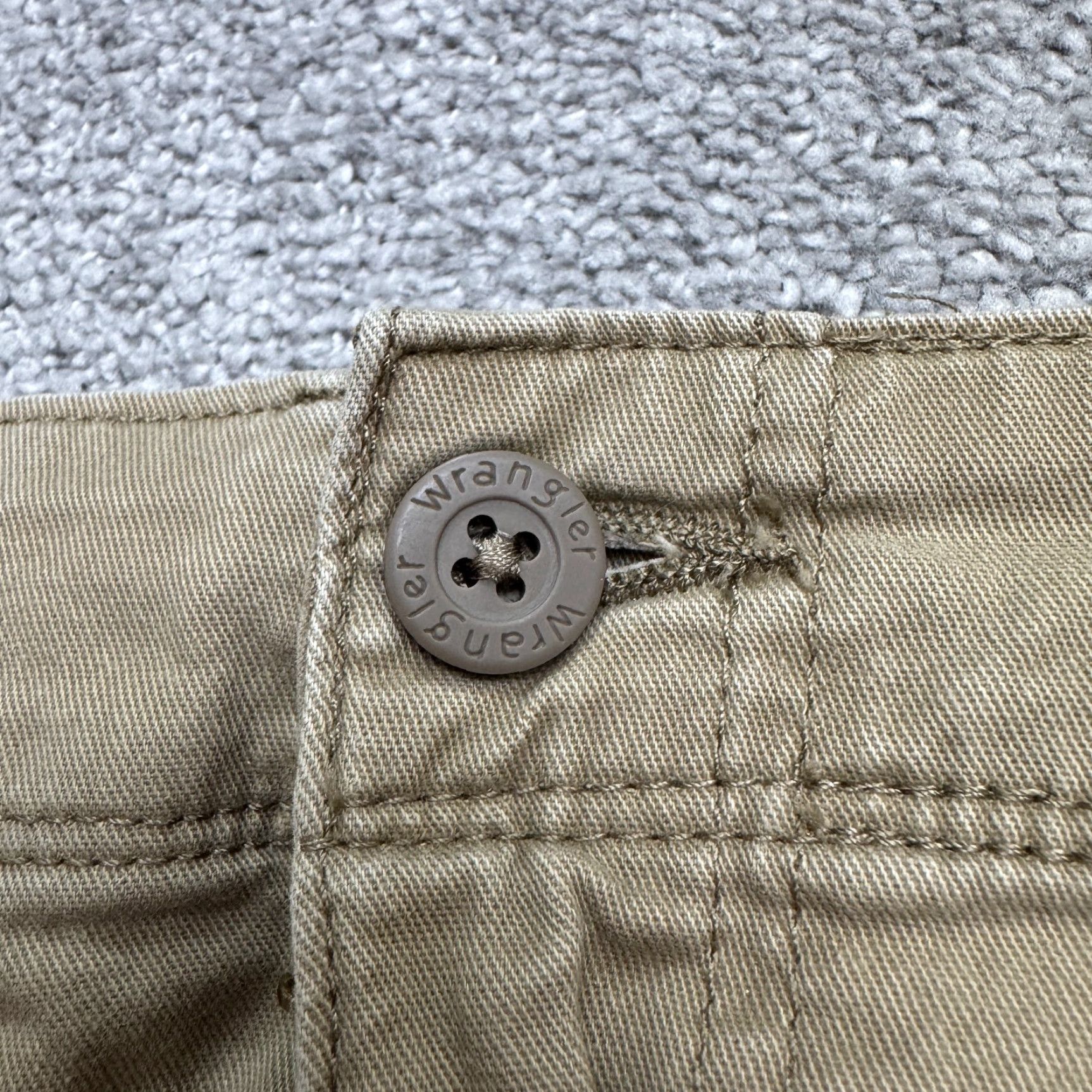 Wrangler Wrangler Relaxed Fit Cargo Shorts Mens 40 Khaki Brown Cotton Outdoor Stretch Cargo Pocket Pockets 9.5 Inseam Summer Fall 40 Mens Clothing Size US 40 / EU 56 - 3 Thumbnail