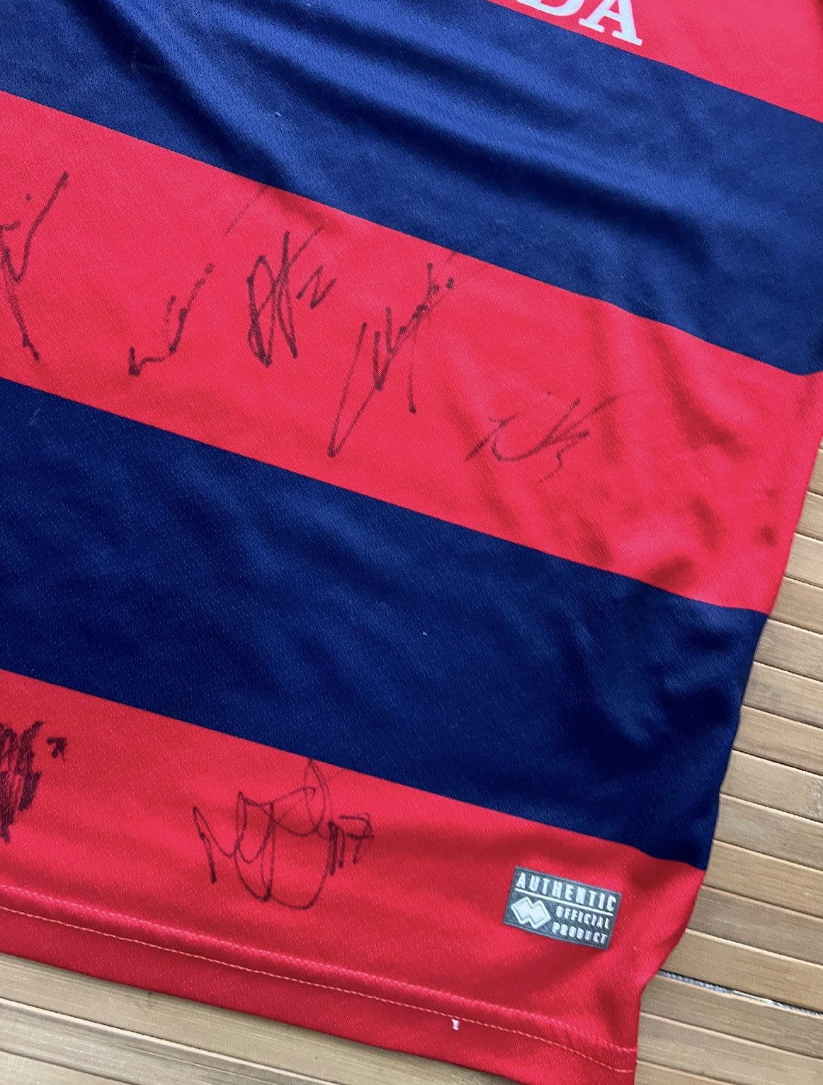 Errea Queens Park Rangers Signed 2017-2018 Jersey Size US S / EU 44-46 / 1 - 5 Thumbnail