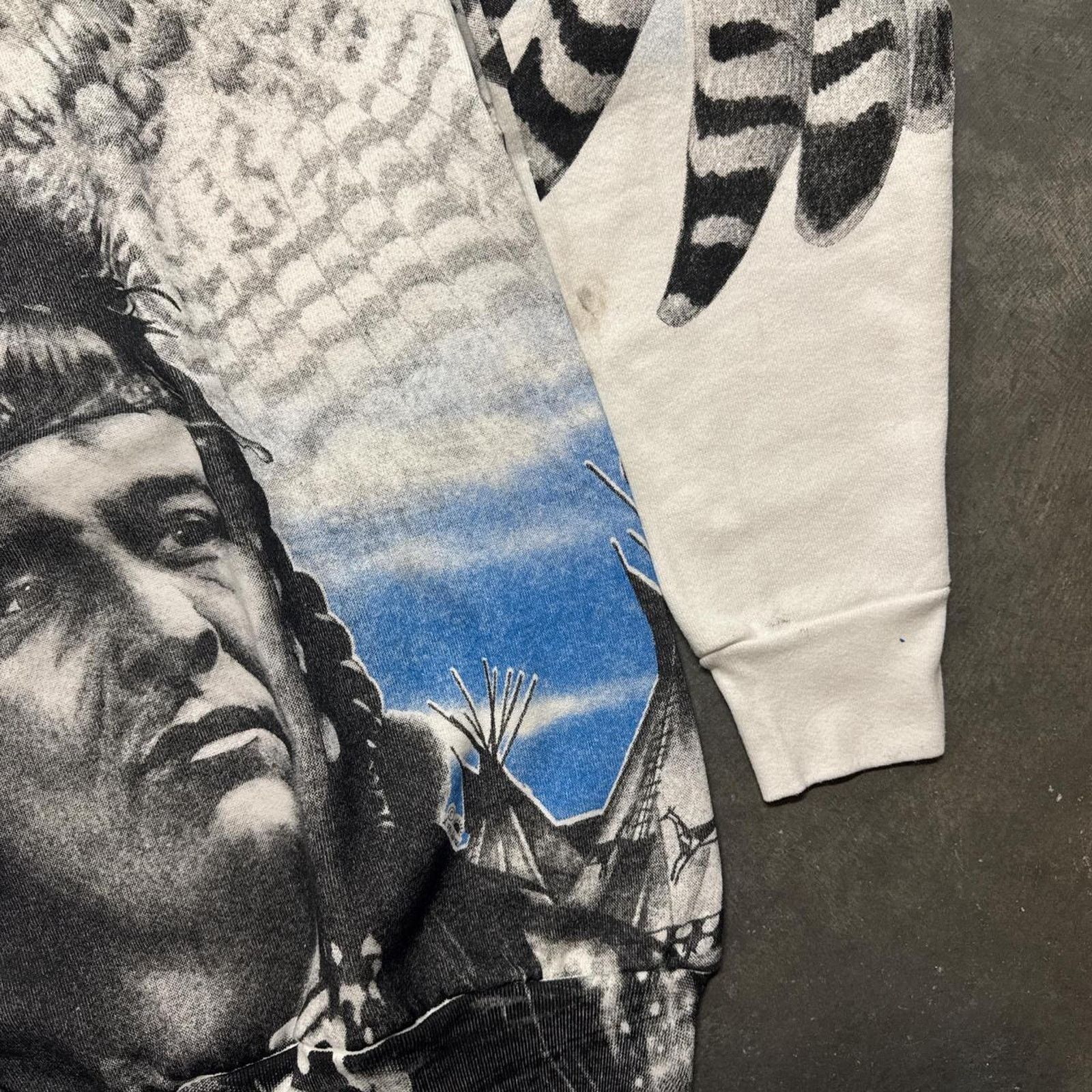 Vintage Vintage 90s AOP Native American Navajo Hawk Crewneck Size US L / EU 52-54 / 3 - 4 Thumbnail