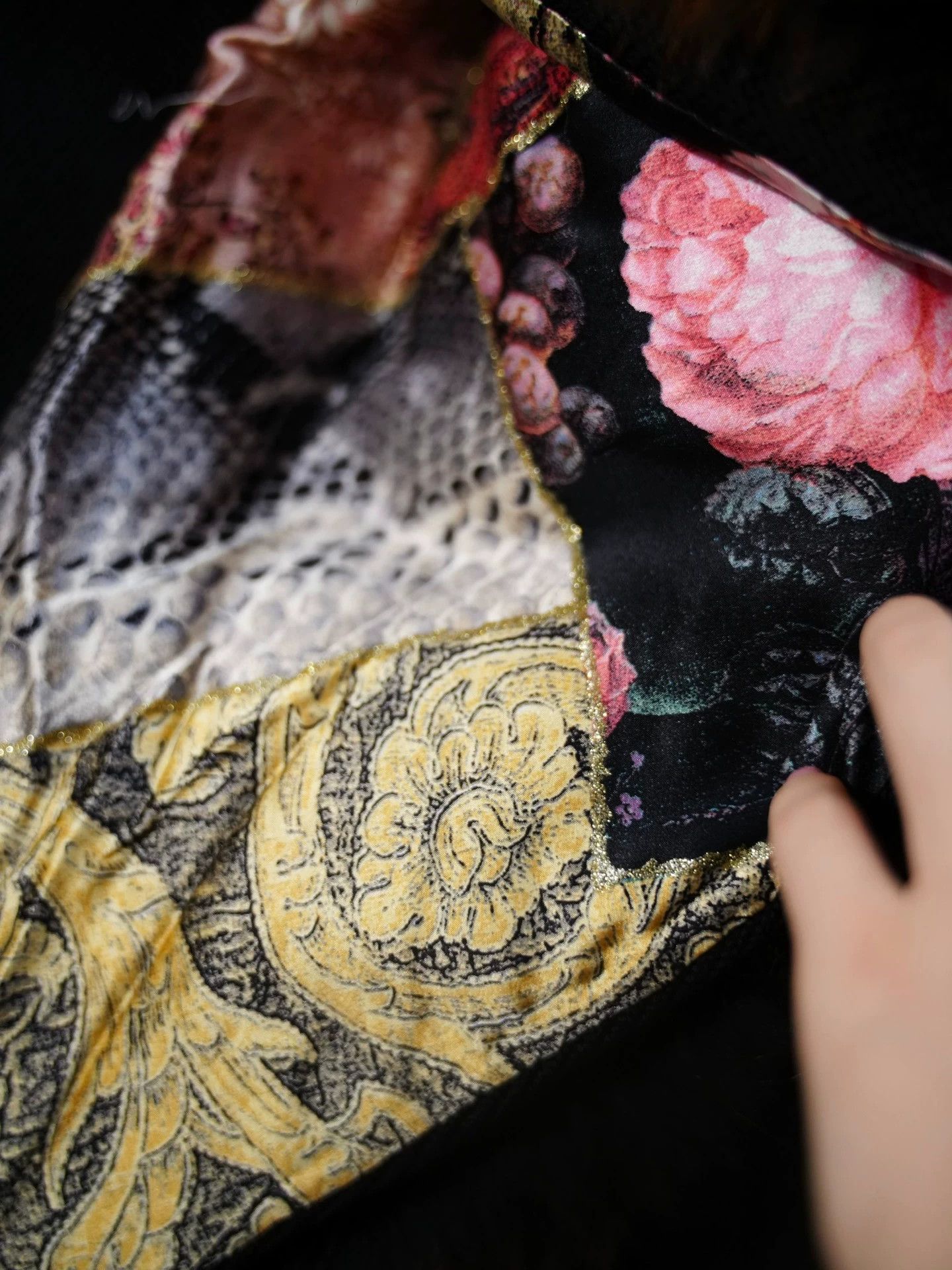 Roberto Cavalli Roberto Cavalli Wool-Silk Knit Print Rac Fur Collar Coat L Size L / US 10 / IT 46 - 8 Thumbnail