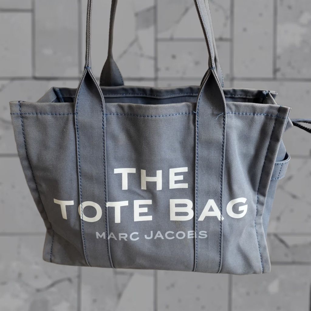 Marc Jacobs VINTAGE Marc Jacobs The Tote Bag Blue Canvas Zip Top Tote Bag Womens Large Blue Canvas Zip Top Inner Pockets 90s? Size L / US 10 / IT 46 - 1 Thumbnail