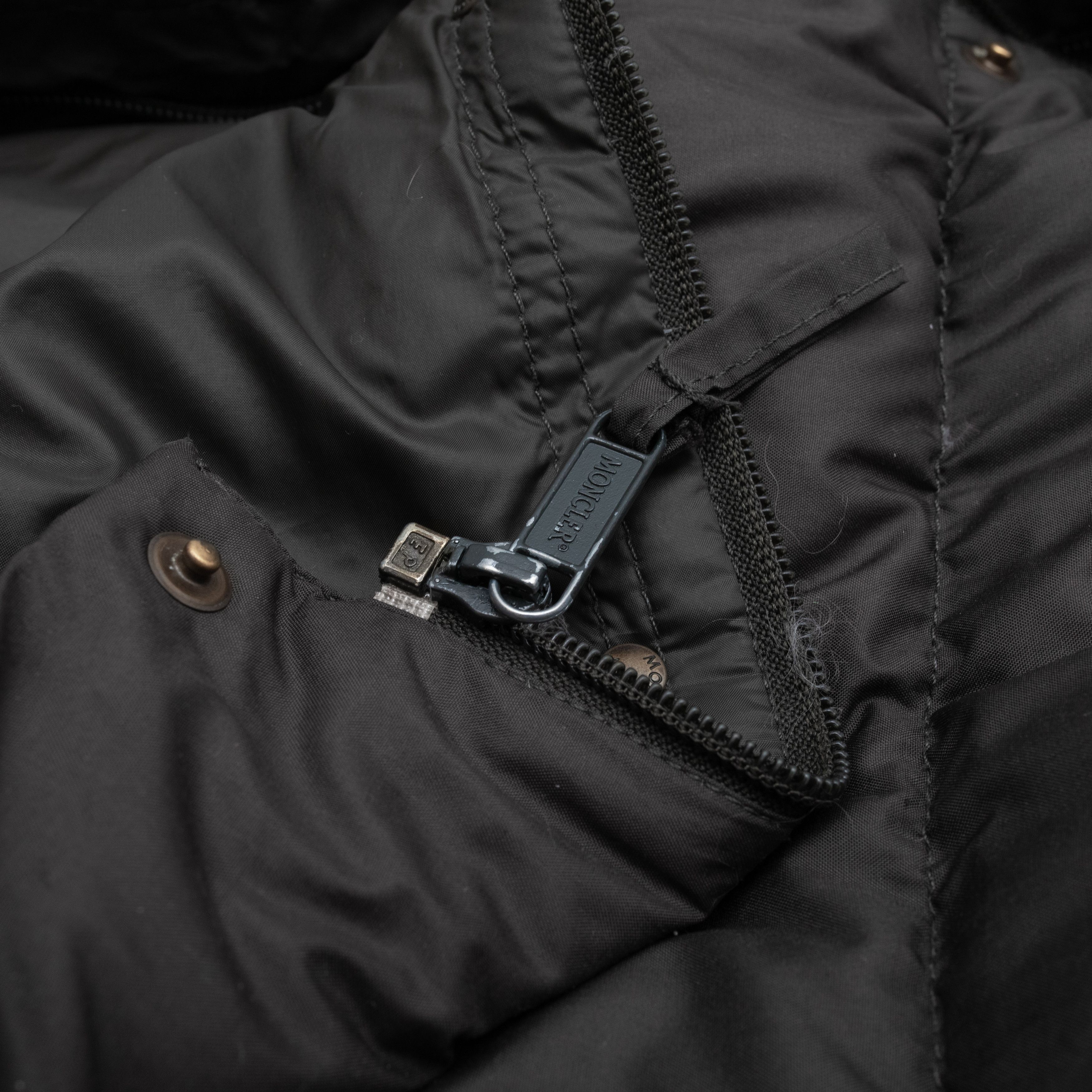 Moncler MONCLER GRENOBLE Vintage 90s Khaki Down Puffer Jacket Size S / US 4 / IT 40 - 6 Thumbnail
