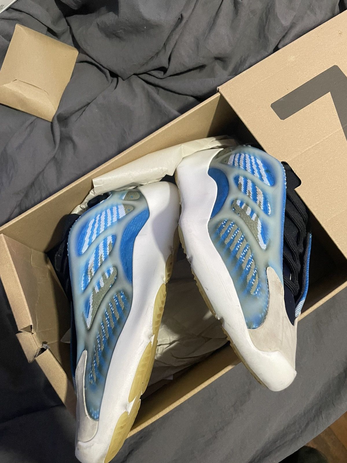 Adidas × Yeezy Yeezy 700 V3 Arzareth Size US 9 / EU 42 - 7 Thumbnail