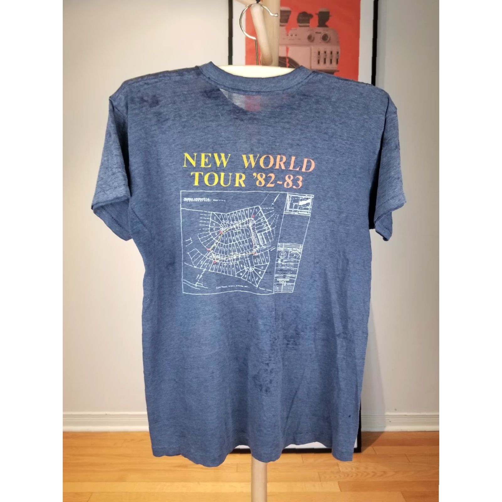 Vintage VINTAGE 83' RUSH NEW WORLD TOUR SUN FADED BURNOUT T-SHIRT SZ M Shirt Men Black Cotton Short Sleeve Round Neck Band Theme USA Retro Size US M / EU 48-50 / 2 - 6 Thumbnail