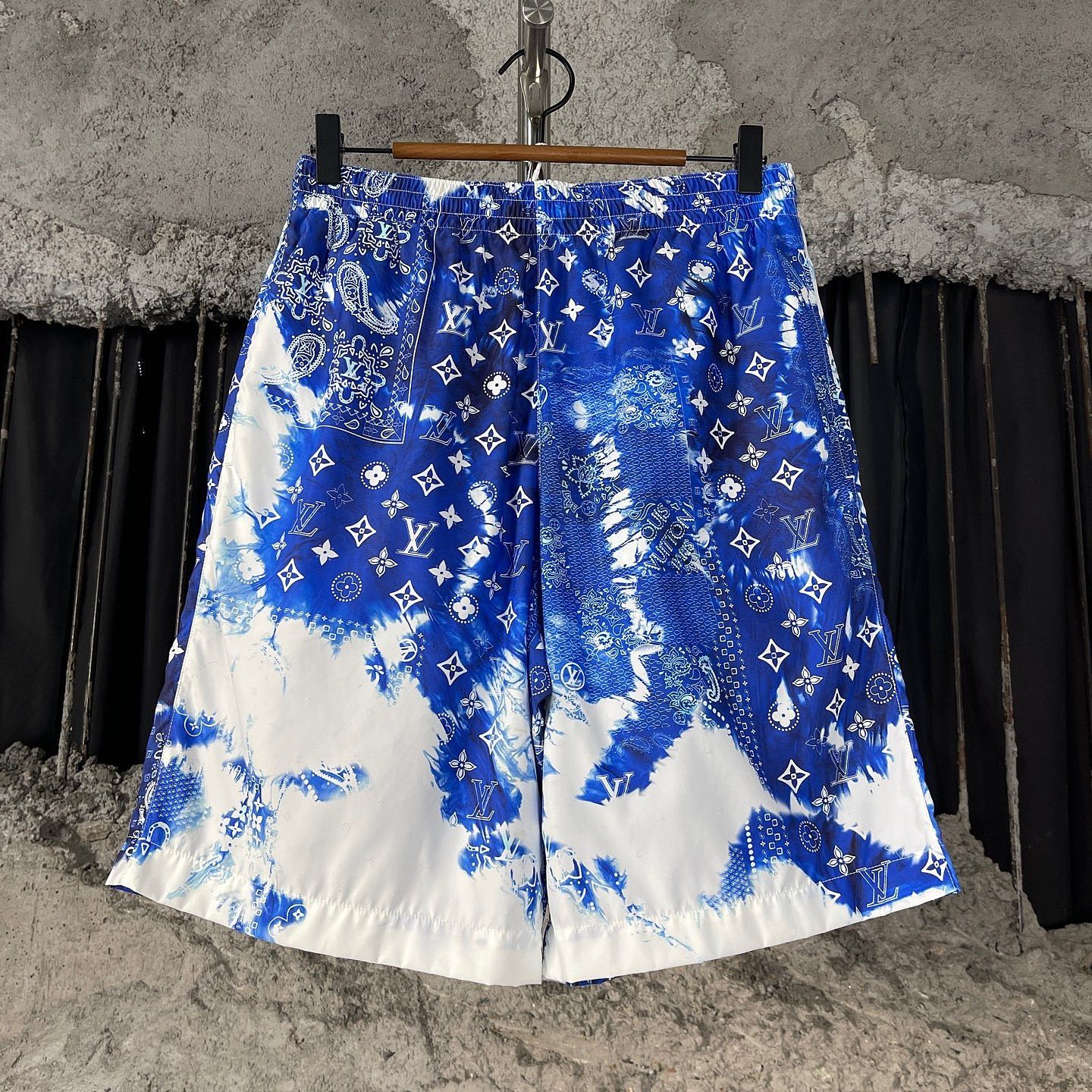 Louis Vuitton Louis Vuitton Bandana Print Shorts Size XS Size US 30 / EU 46 - 1 Thumbnail