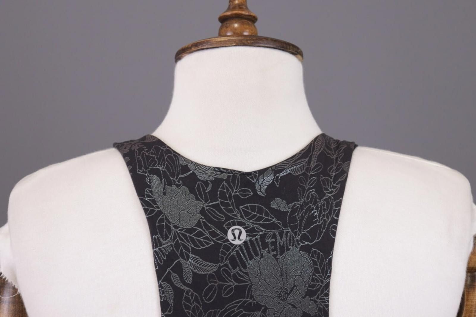 Lululemon Lululemon Athletica Gray Floral Top Sleeveless Shirt Size 6 Size M / US 6-8 / IT 42-44 - 10 Thumbnail