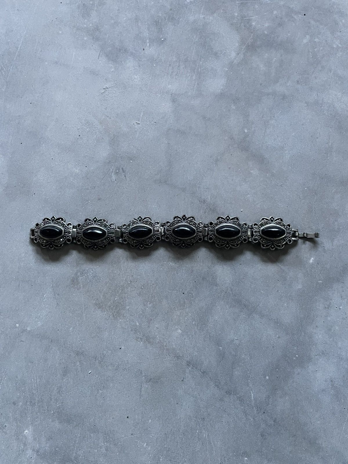 Jewelry Vintage Art Deco Gothic Onyx Style Bracelet Silver Tone Vtg Size ONE SIZE - 2 Thumbnail