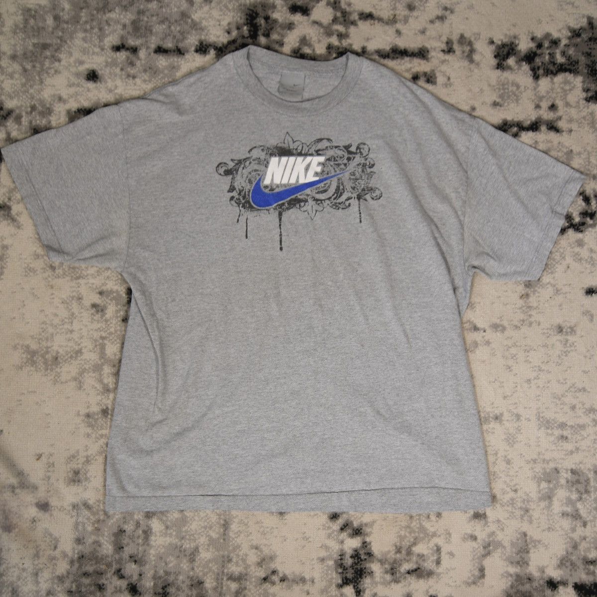 Nike Y2K Nike Logo Print Grey T-Shirt Size US XXL / EU 58 / 5 - 1 Thumbnail