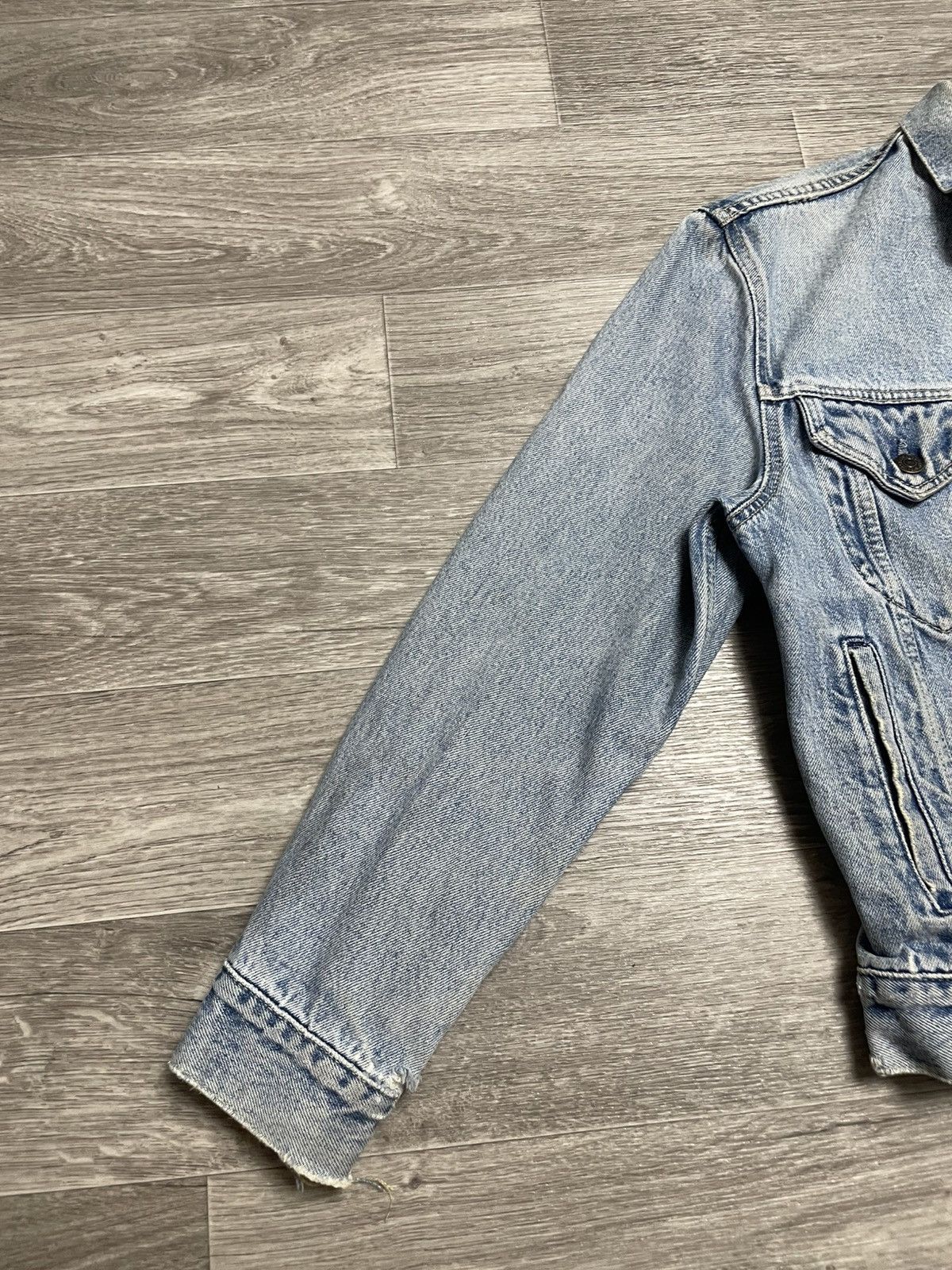 Levi's Vintage Clothing Vintage 92s Levis Blue Distressed Denim Jacket Made In Italy Size US S / EU 44-46 / 1 - 10 Thumbnail