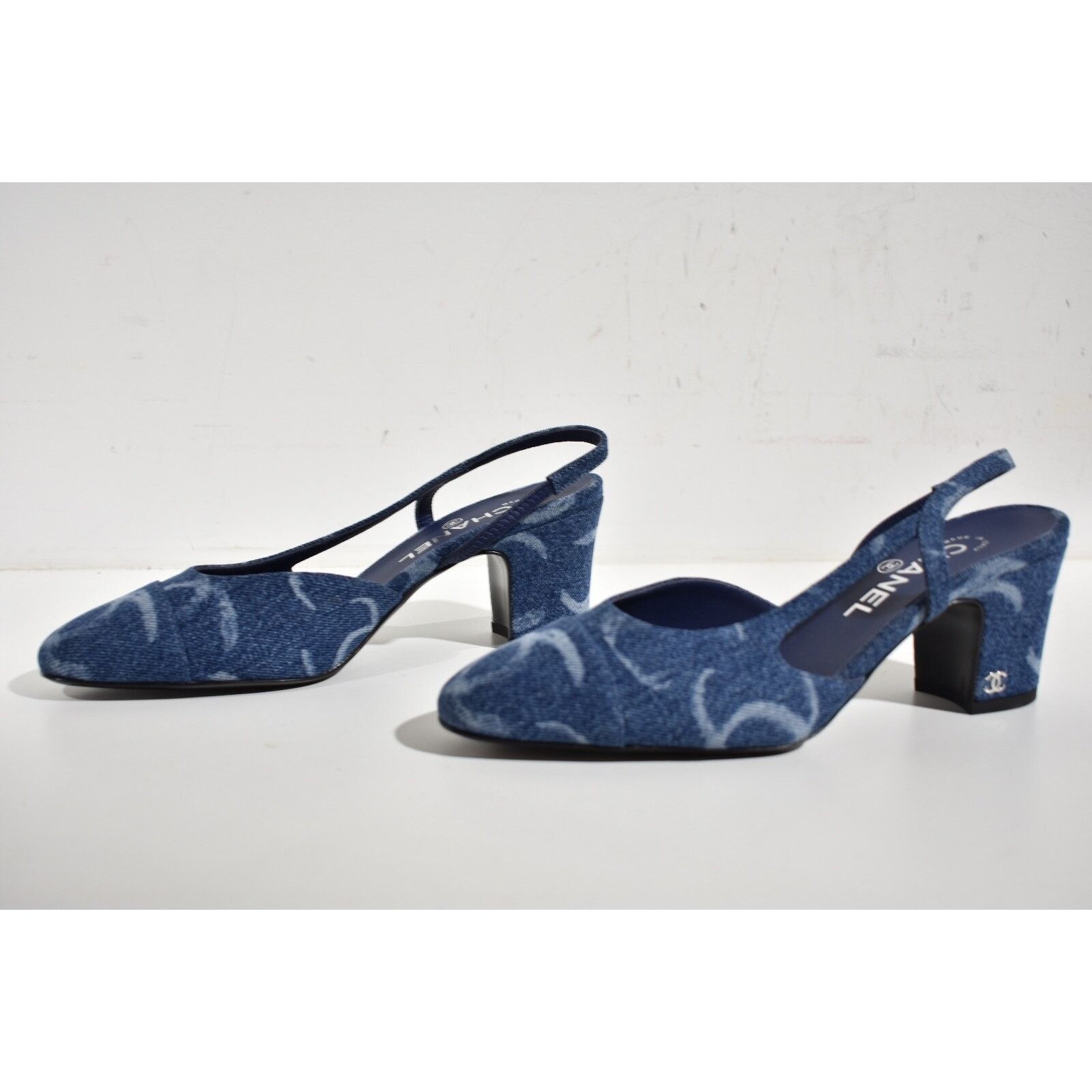 Chanel 23B Coco Sling Denim White CC Logo Slingback Block Heel 37.5 Size US 7.5 / IT 37.5 - 9 Thumbnail
