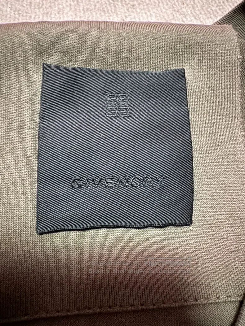 Givenchy Givenchy Chito Short Sleeve, MMW's Work, Military Green, L Size US L / EU 52-54 / 3 - 4 Thumbnail