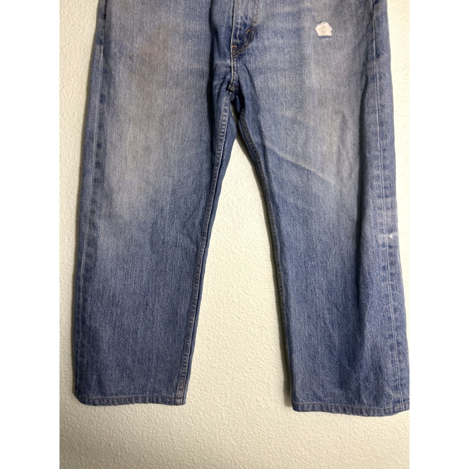 Levi's VINTAGE Levi's 505 Jeans Mens 40x26 Distressed Medium Wash Blue Straight 40 Inseam Regular Size 40 Mens Jeans Size US 40 / EU 56 - 2 Thumbnail