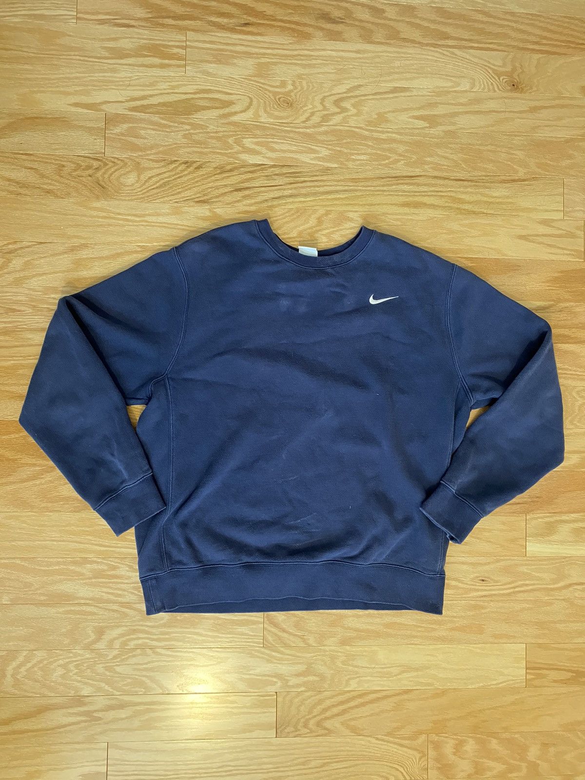 Nike Nike Swoosh Vintage Navy Blue Crewneck Sweatee Size US L / EU 52-54 / 3 - 1 Thumbnail
