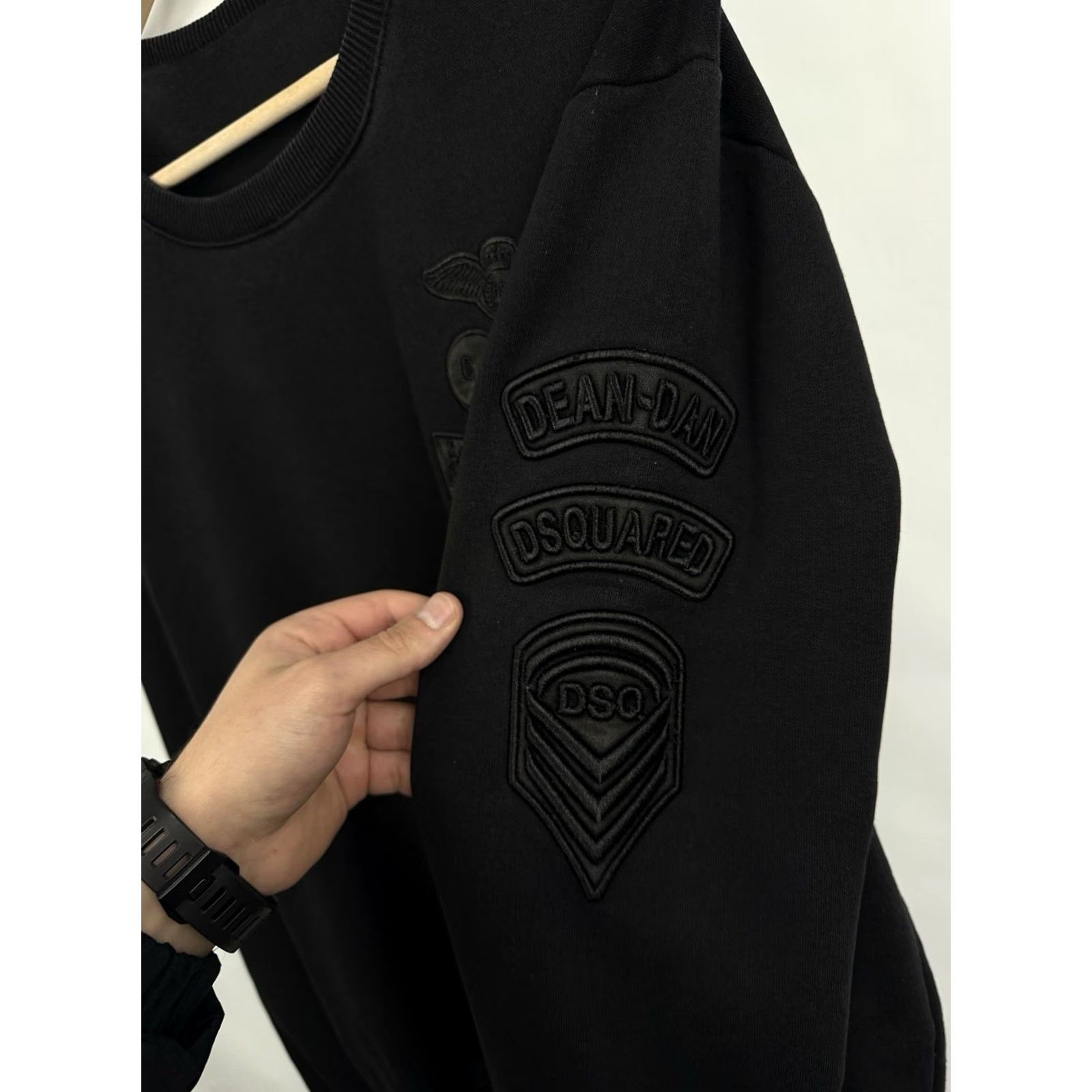 Dsquared2 VINTAGE Dsquared2 Army Embossed Logo Art Sweatshirt Y2K Rare Retro Logo Pullover Sweatshirt Mens L Black Size US L / EU 52-54 / 3 - 6 Thumbnail