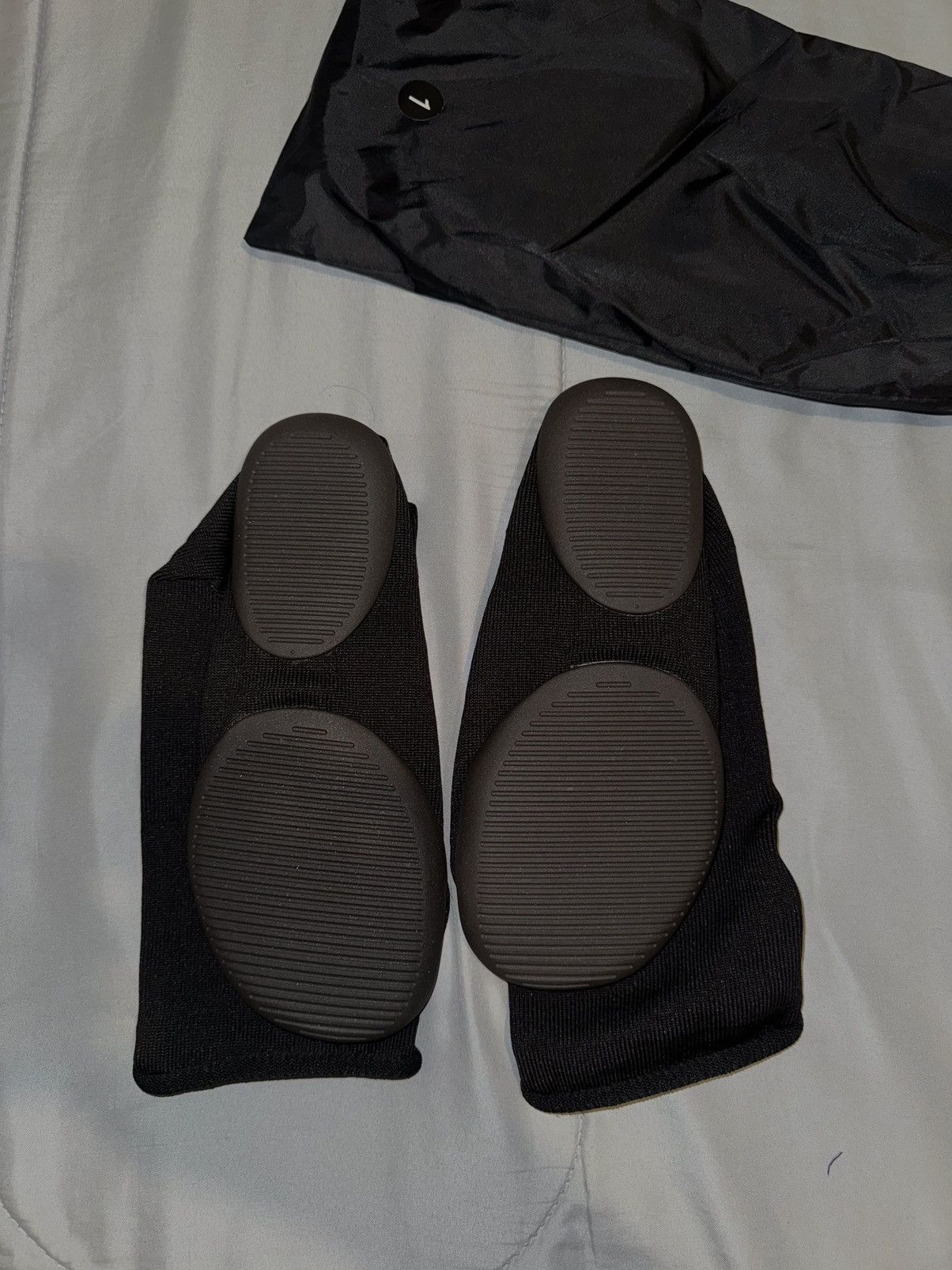 Kanye West × Yeezy Yzy Pod Size US 8.5 / EU 41-42 - 5 Thumbnail