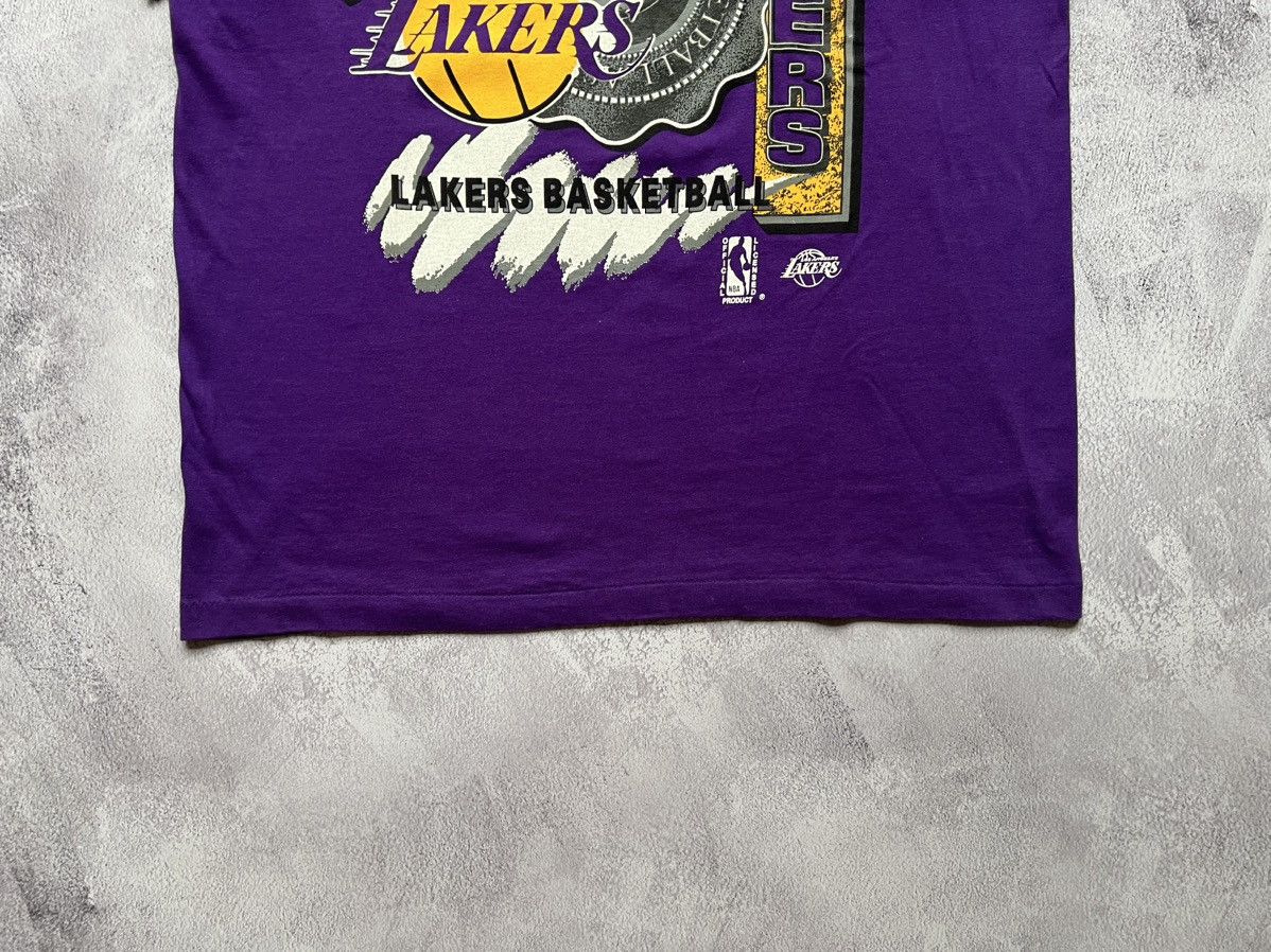 NBA × Vintage Vintage LA Lakers NBA 90s Overprint Tshirt Soft Wear Size:XL Size US XL / EU 56 / 4 - 3 Thumbnail