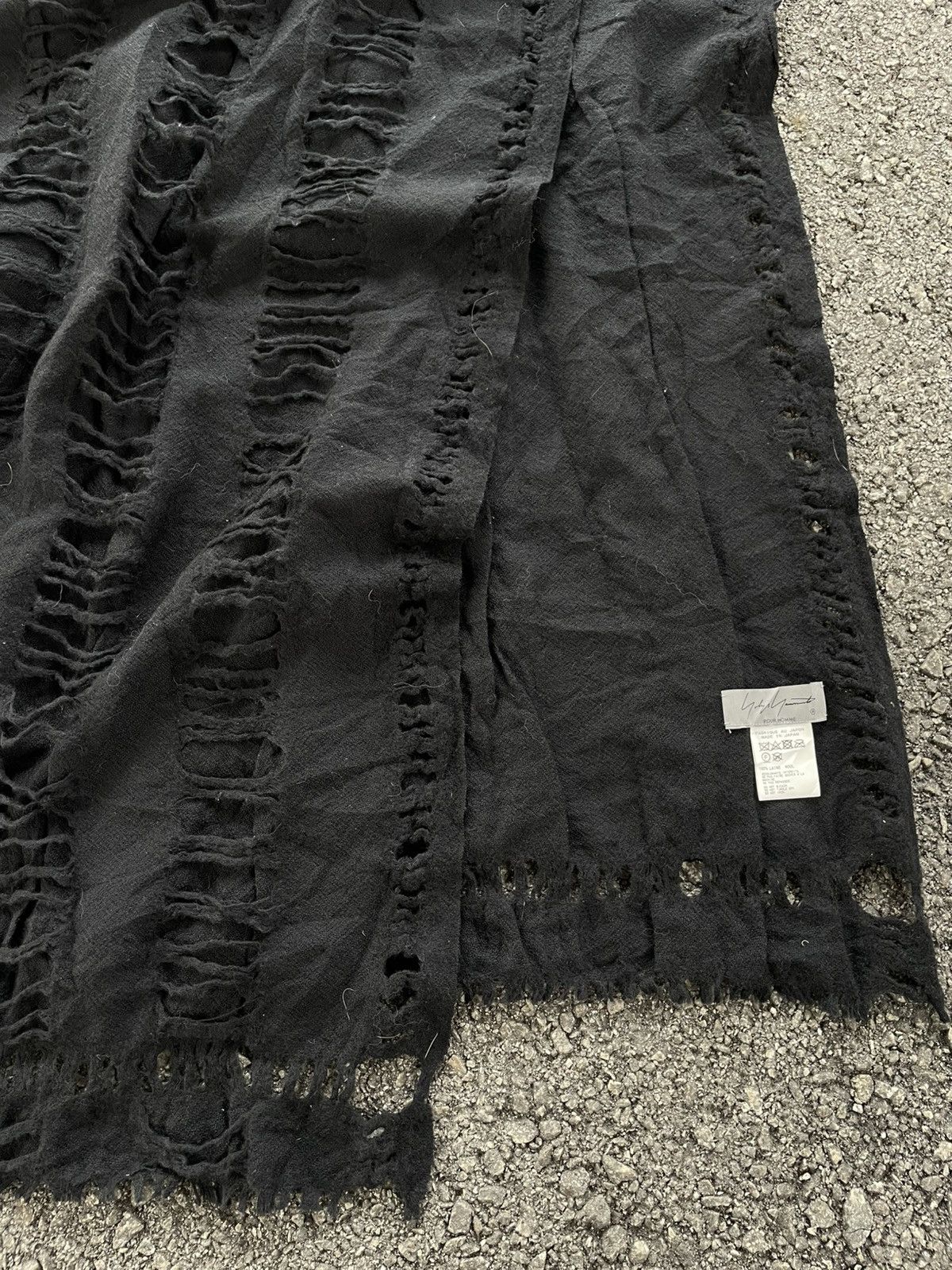 Yohji Yamamoto Black Distressed Yohji Yamamoto Fringed-Trim Wool Scarf Size ONE SIZE - 5 Thumbnail