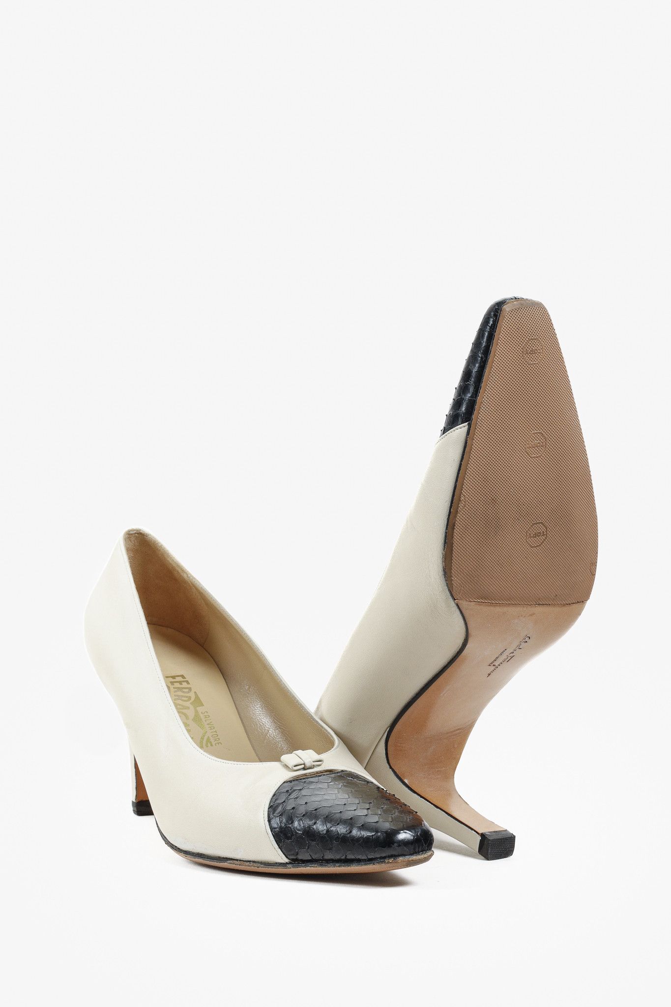 Salvatore Ferragamo Salvatore Ferragamo Classic Two-Tone Black Beige Pump Size US 10 / IT 40 - 4 Thumbnail