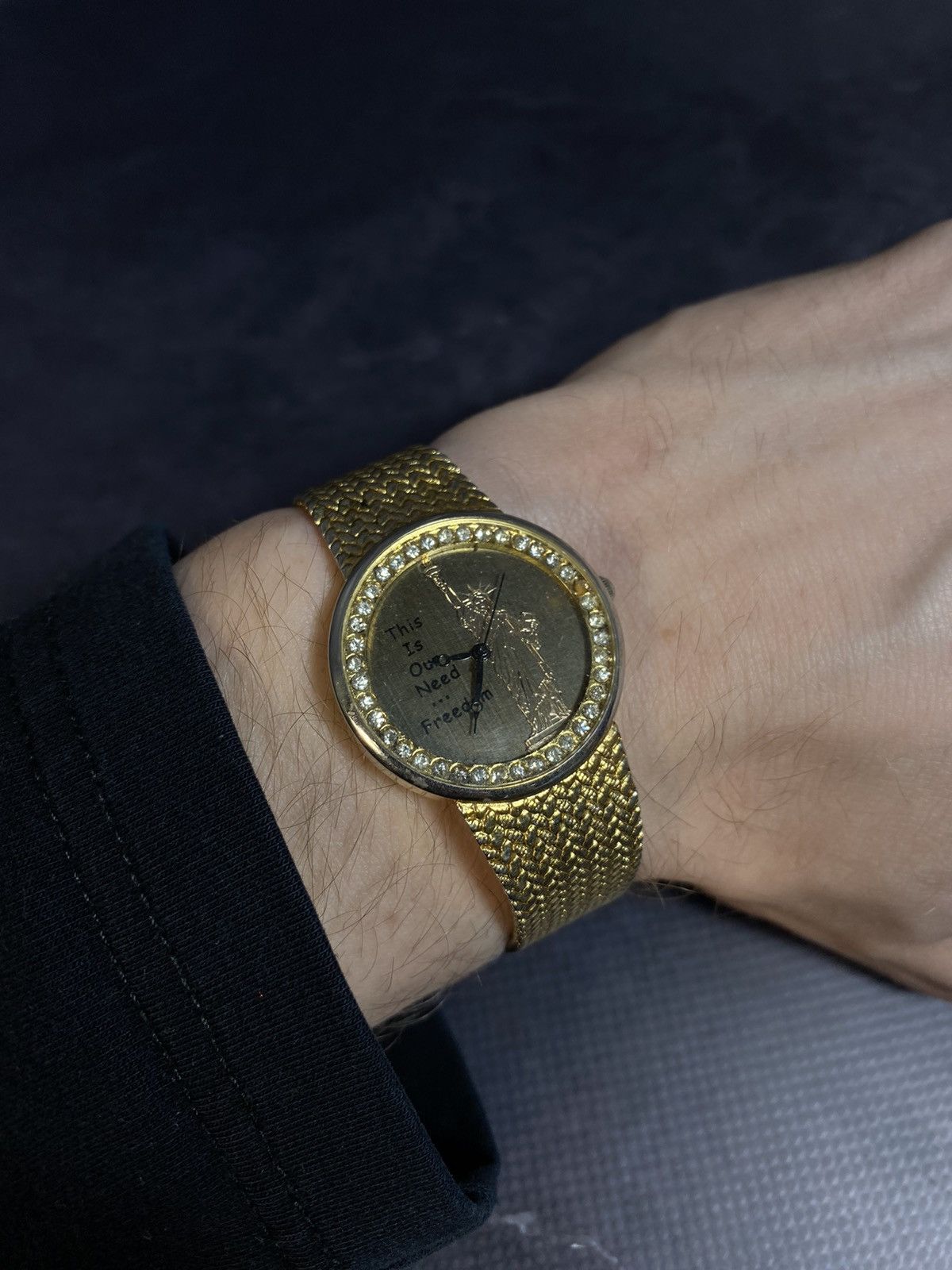 Vintage Vintage gold watch with Statue of Liberty – Japanese brand Size ONE SIZE - 7 Thumbnail
