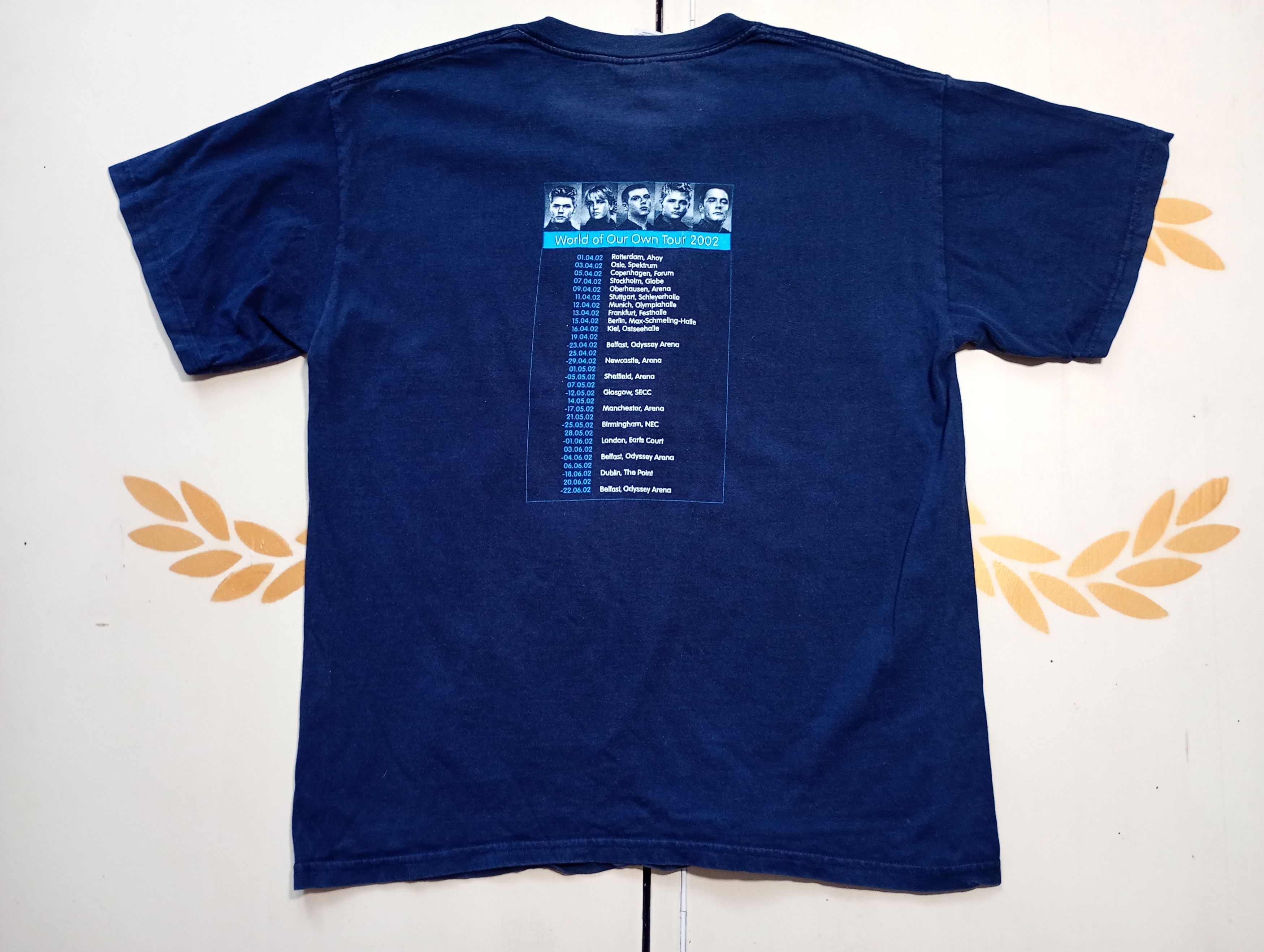 Gildan Westlife World Of Our Own Tour 2002 Gildan T-Shirt Size US L / EU 52-54 / 3 - 11 Thumbnail