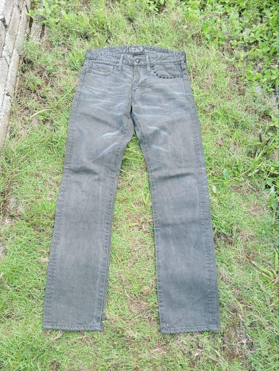 Vanquish VANQUISH JAPAN USED LOOK STUDDED JEANS Size US 32 / EU 48 - 1 Thumbnail