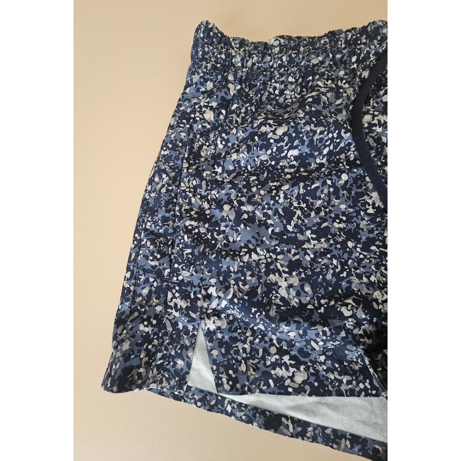 Athleta EUC ATHLETA Running Baja Shorts Speckled Bluew/ Pockets 4 Size 27" / US 4 / IT 40 - 5 Thumbnail