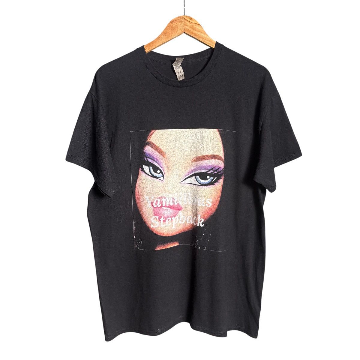 Vintage Vintage Bratz Doll American Fashion Big Face Graphic T-Shirt Size US L / EU 52-54 / 3 - 1 Thumbnail