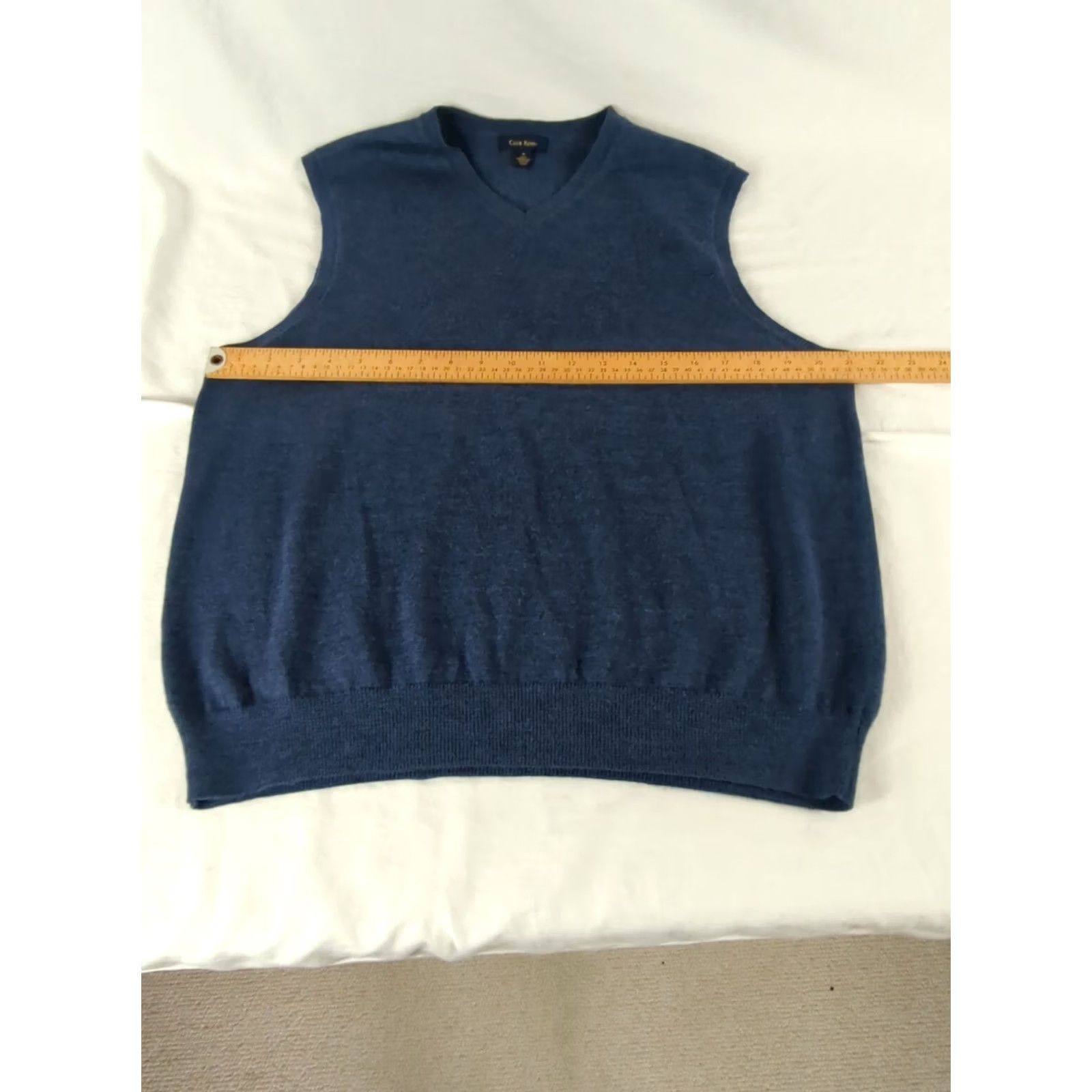 Club Room Club Room Men’s V-Neck Sweater Vest M 100% Merino Wool Red Blue Solid Lightweight Classic Preppy Size US M / EU 48-50 / 2 - 6 Thumbnail
