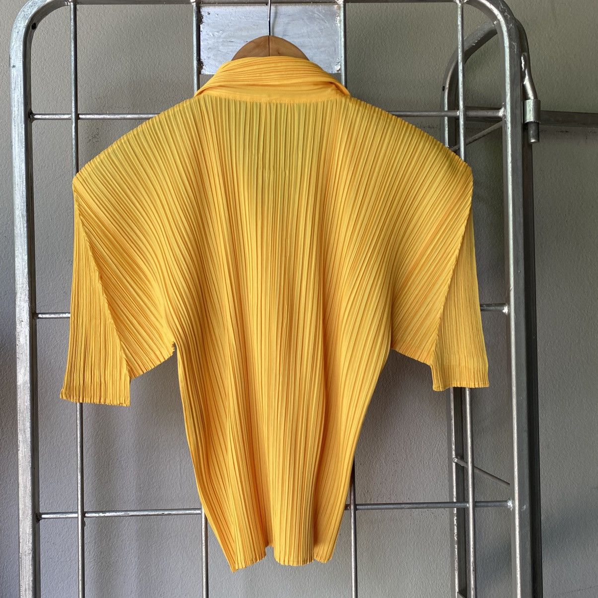 Pleats Please Issey Miyake Pleats Please Issey Miyake Sunshine Pleated Yellow Shirt Size M / US 6-8 / IT 42-44 - 10 Thumbnail
