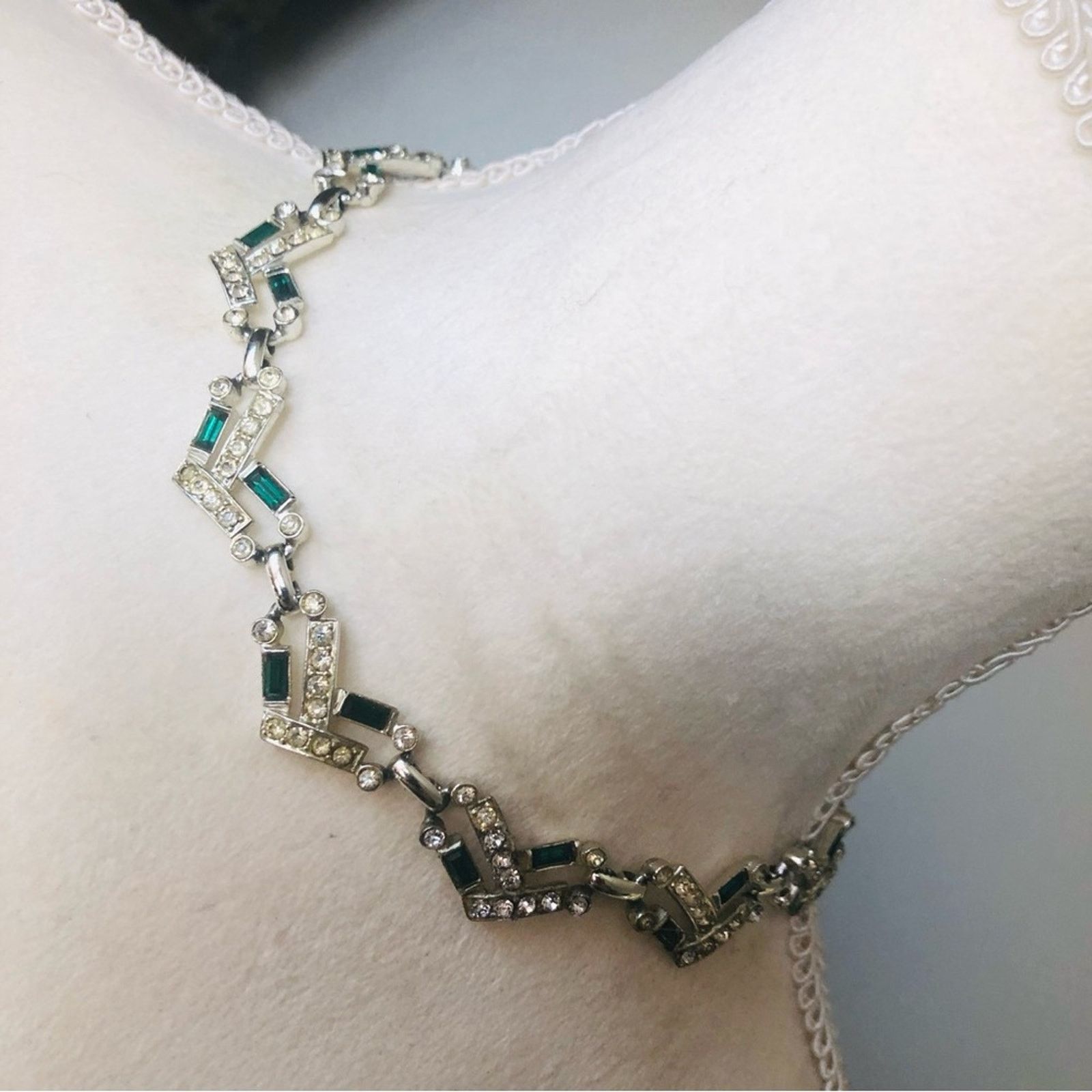 Vintage Vintage mid century emerald baguette rhinestone necklace Size ONE SIZE - 1 Thumbnail