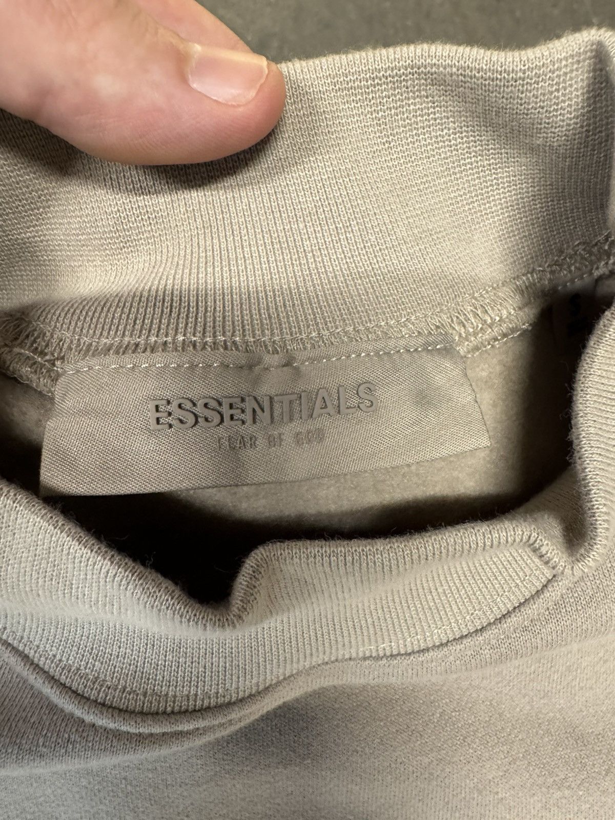 Essentials Fear of God Essentials Relaxed Crewneck Smoke Size US S / EU 44-46 / 1 - 2 Thumbnail