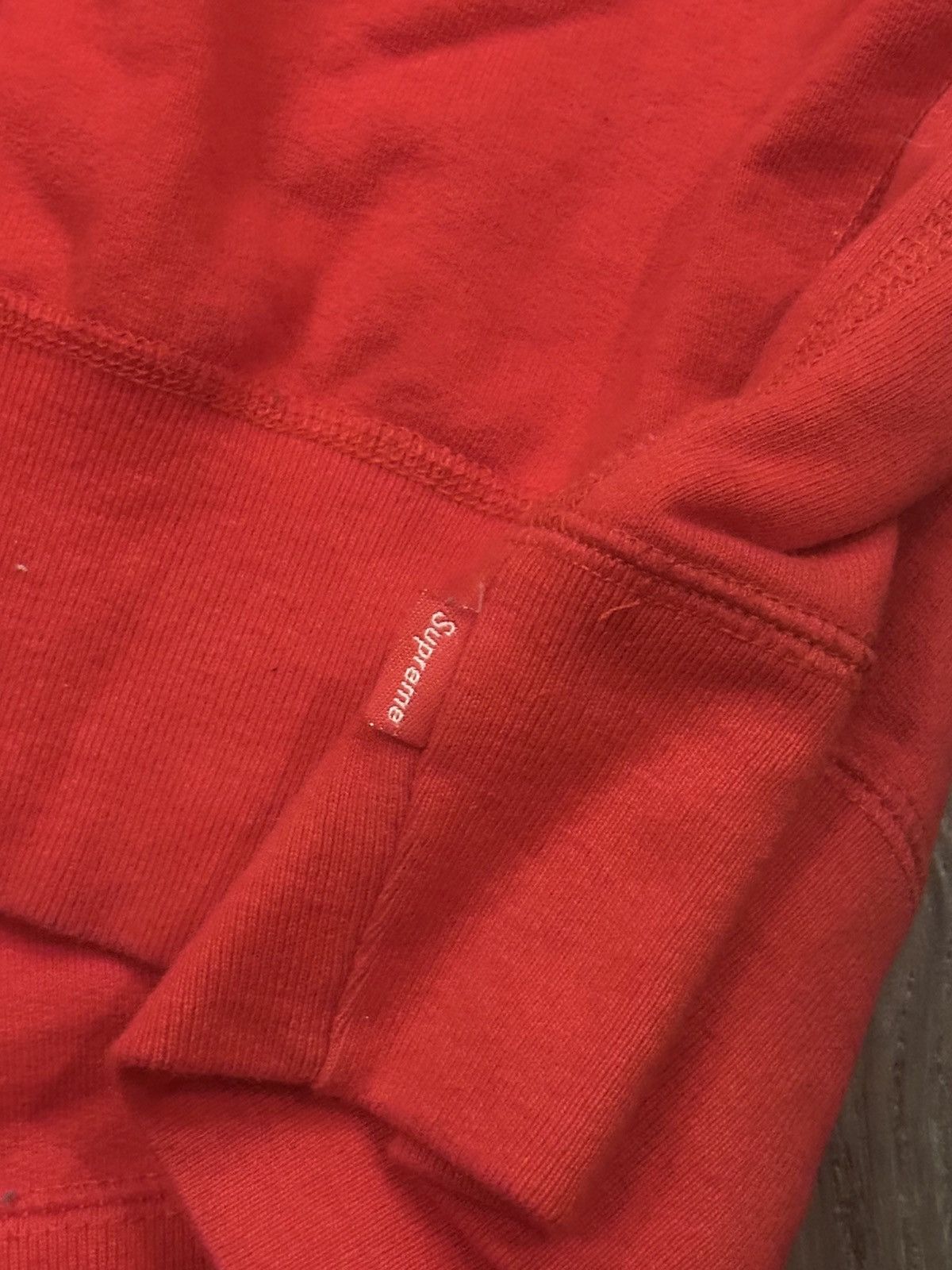 Supreme Supreme World Famous Crewneck Red size XL Size US XL / EU 56 / 4 - 6 Thumbnail