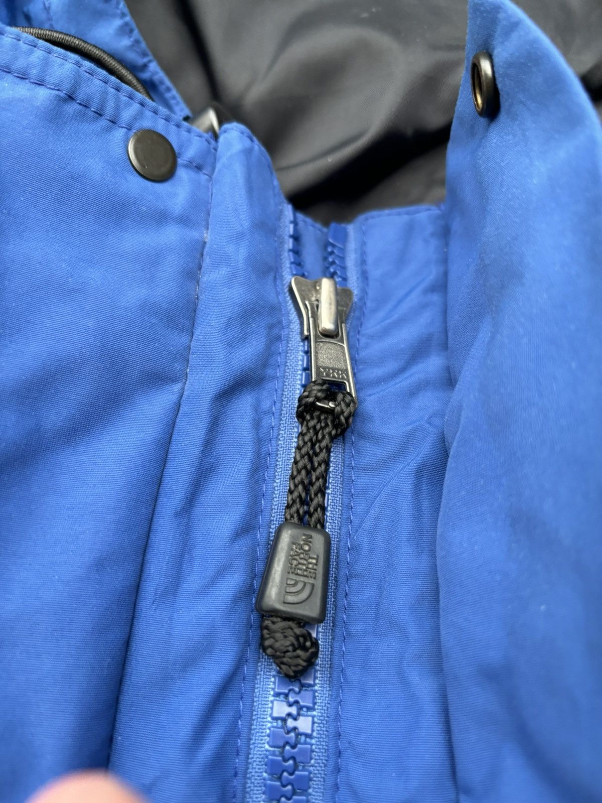 The North Face × Vintage Vintage The North Face 1990 Aztec Blue Gore-Tex Jacket Size US L / EU 52-54 / 3 - 10 Thumbnail
