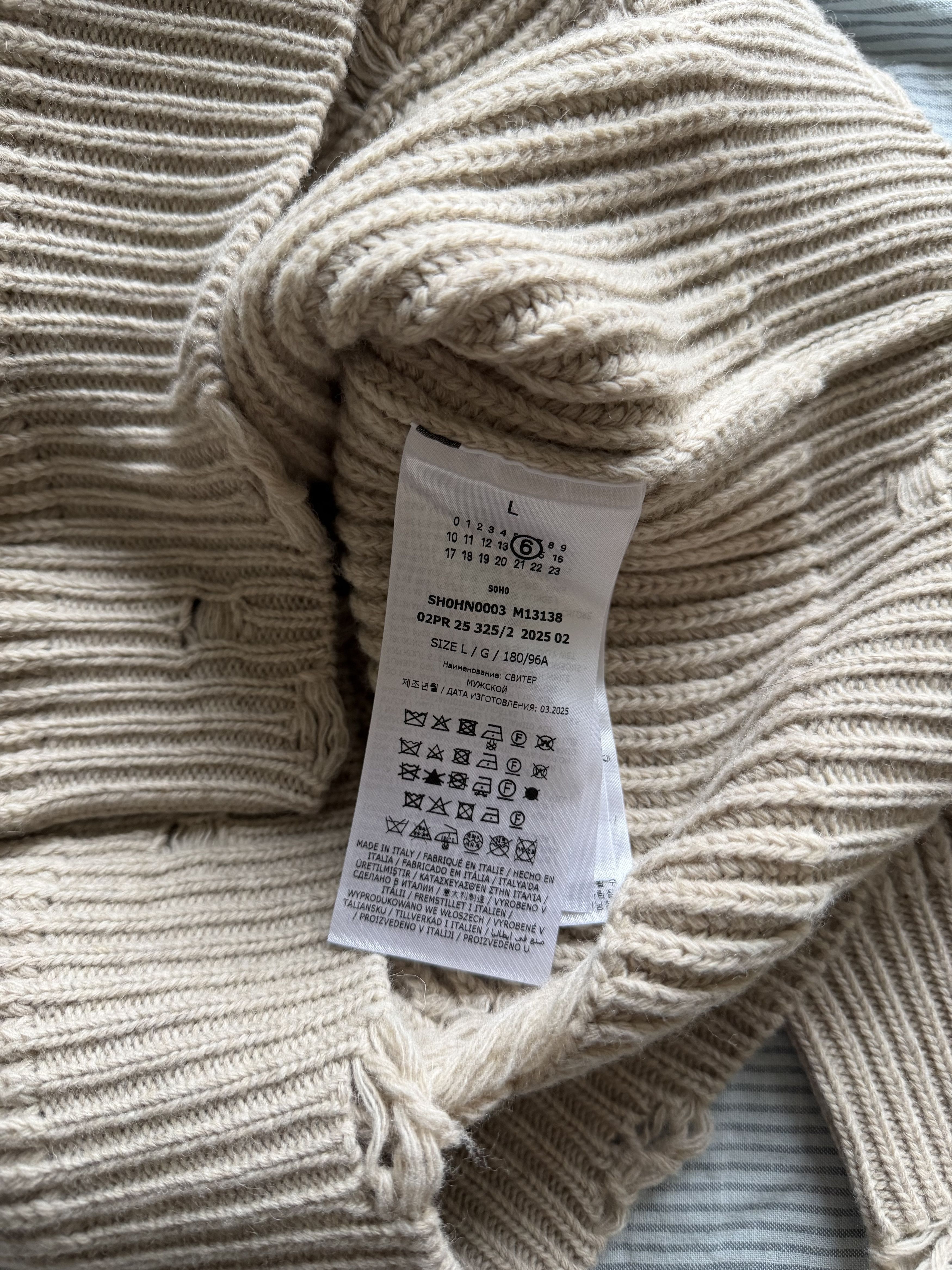MM6 MM6 Maison Margiela Distressed V-Neck Sweater in Beige Size US L / EU 52-54 / 3 - 9 Thumbnail