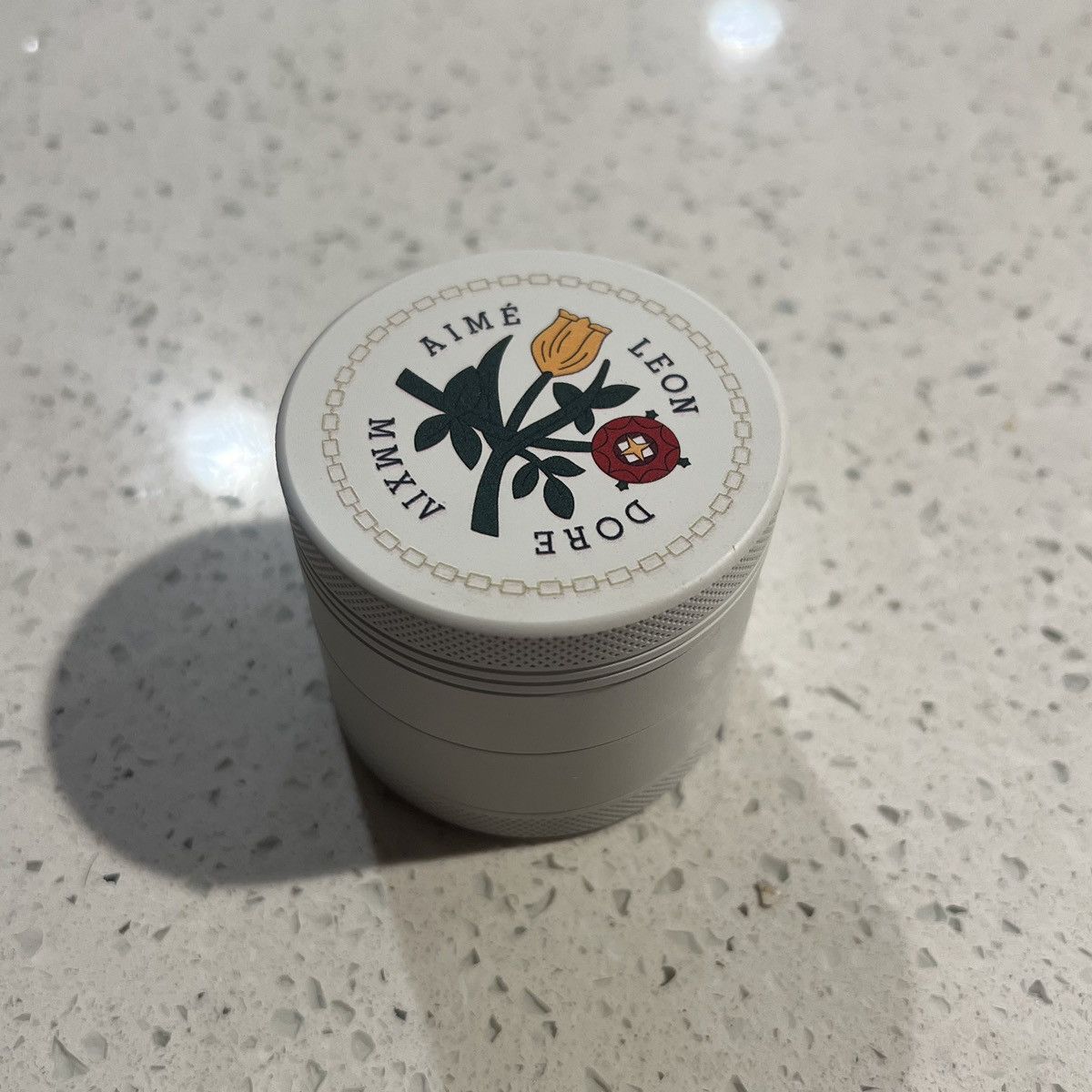 最新人気アイテム Unisphere Herb Grinder - 小物