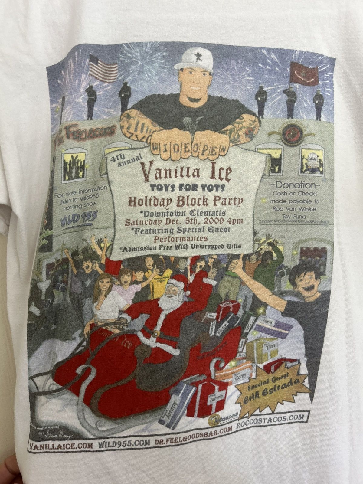 Vintage 09 Vanilla Ice Toys for Tots Holiday Block Party Graphic Tee Size US S / EU 44-46 / 1 - 4 Thumbnail
