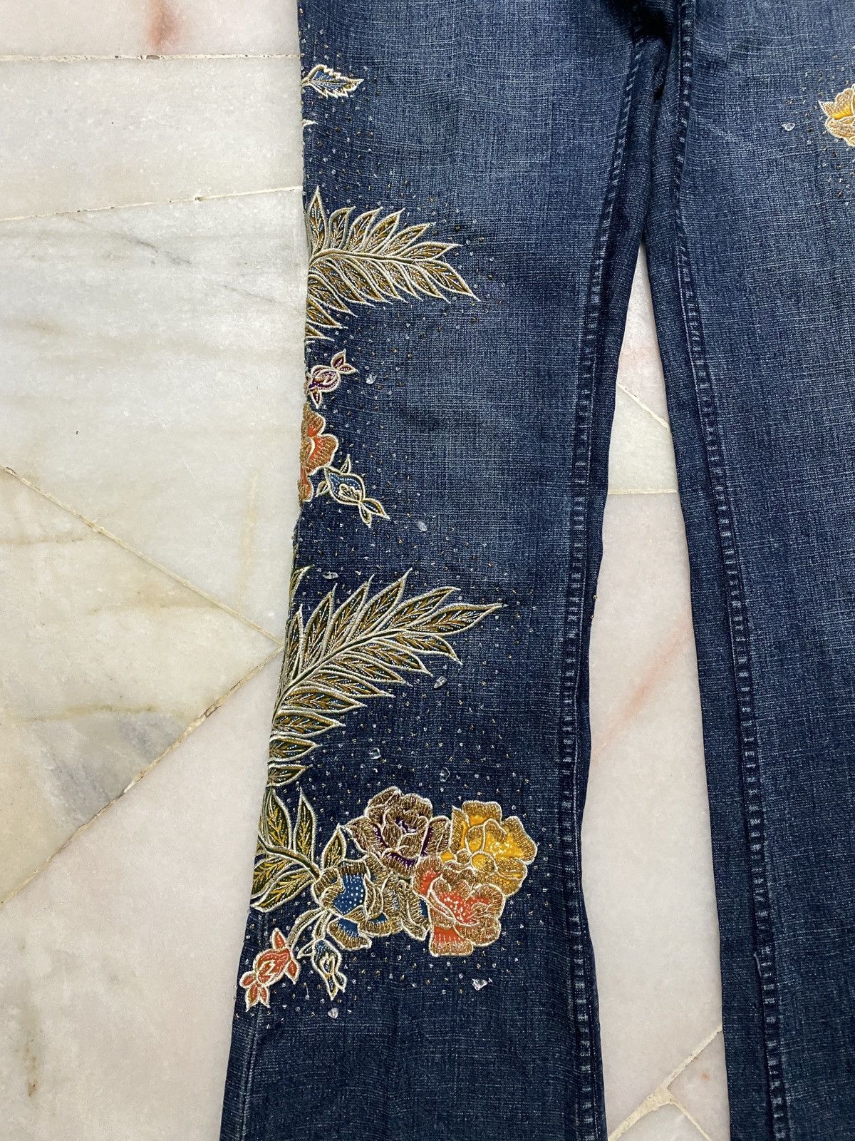 Japanese Brand Flared Japanese Art Denim Embroidered Floral Design Rare Size US 29 - 7 Thumbnail